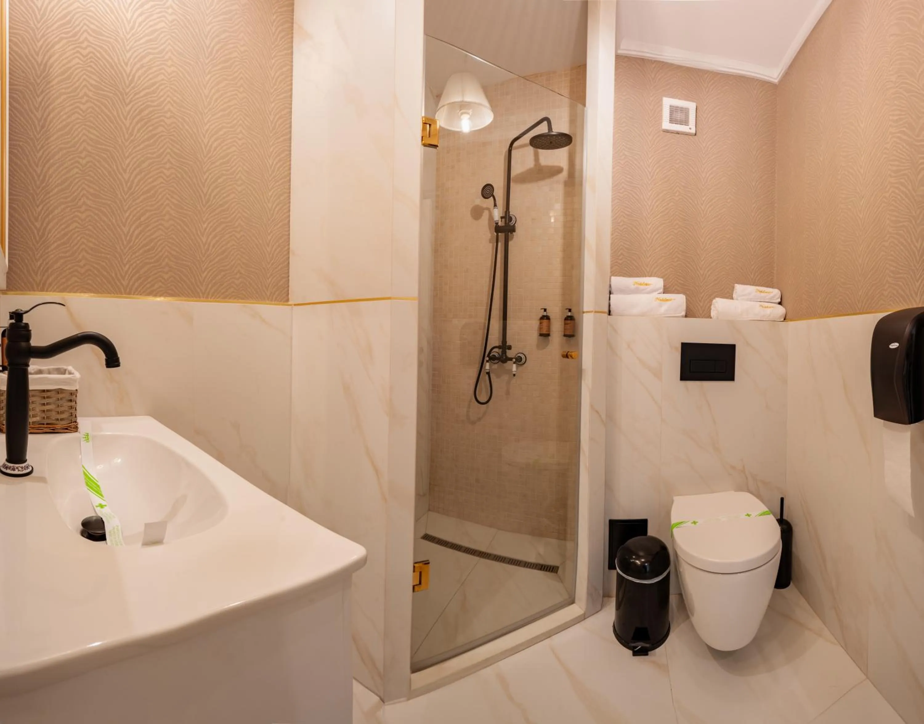 Shower in Hotel NOBLESSE Boutique&Spa