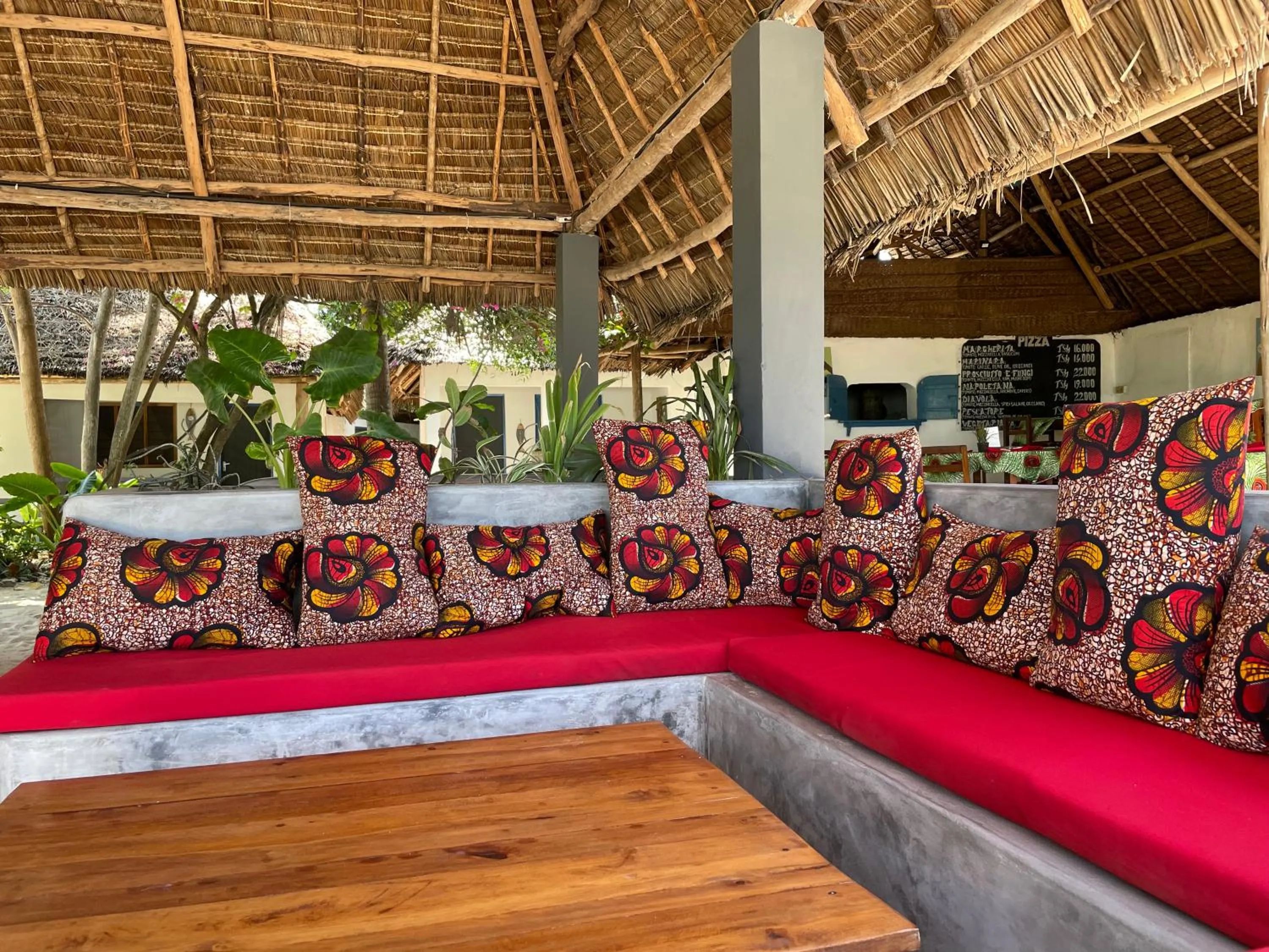 Lounge or bar in Blue Reef Sport & Fishing Lodge and Bungalows