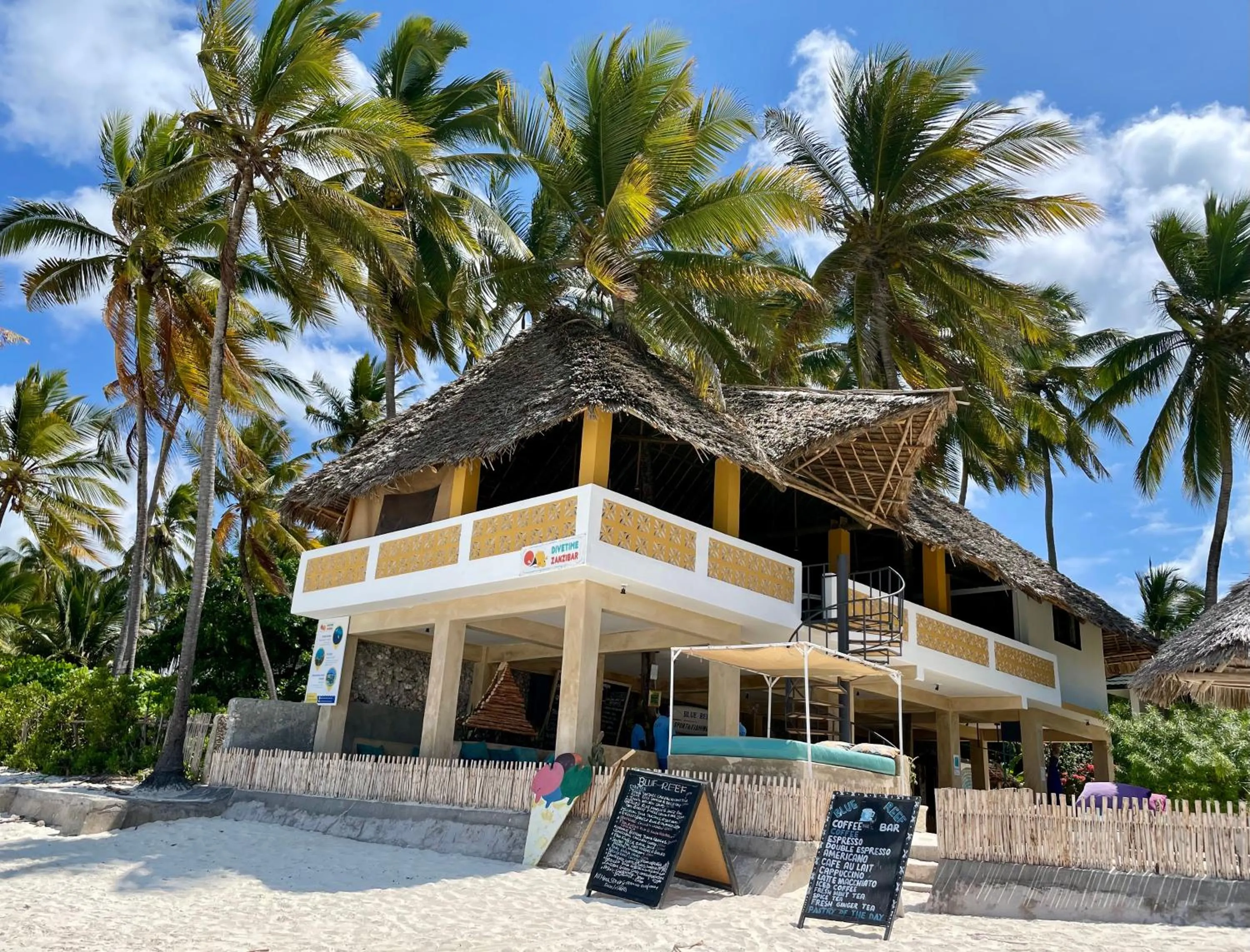 Restaurant/places to eat in Blue Reef Sport & Fishing Lodge and Bungalows