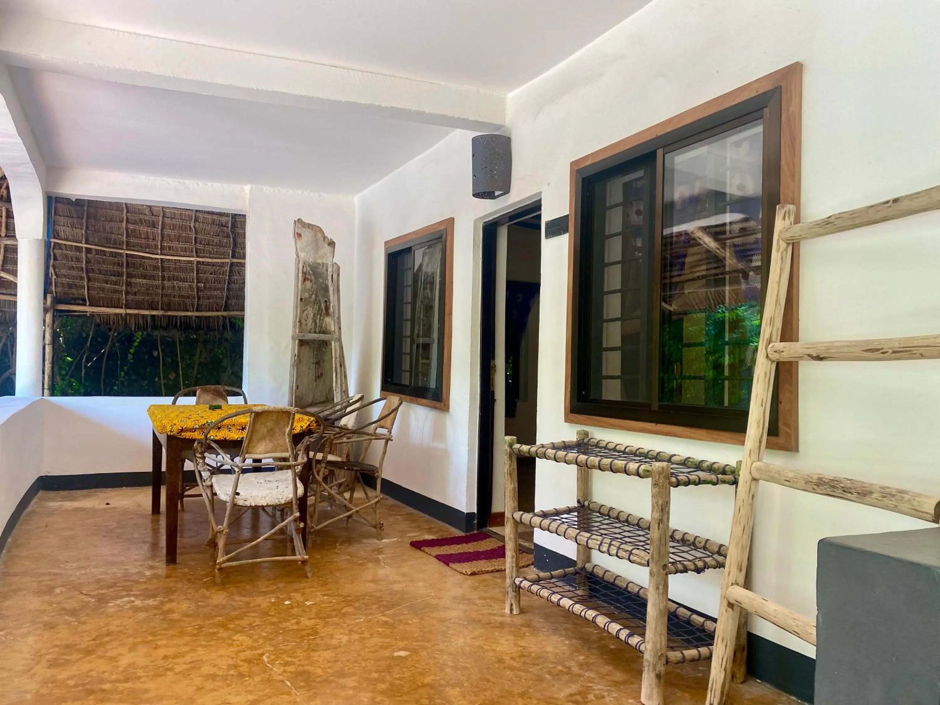 Seating area in Blue Reef Sport & Fishing Lodge and Bungalows