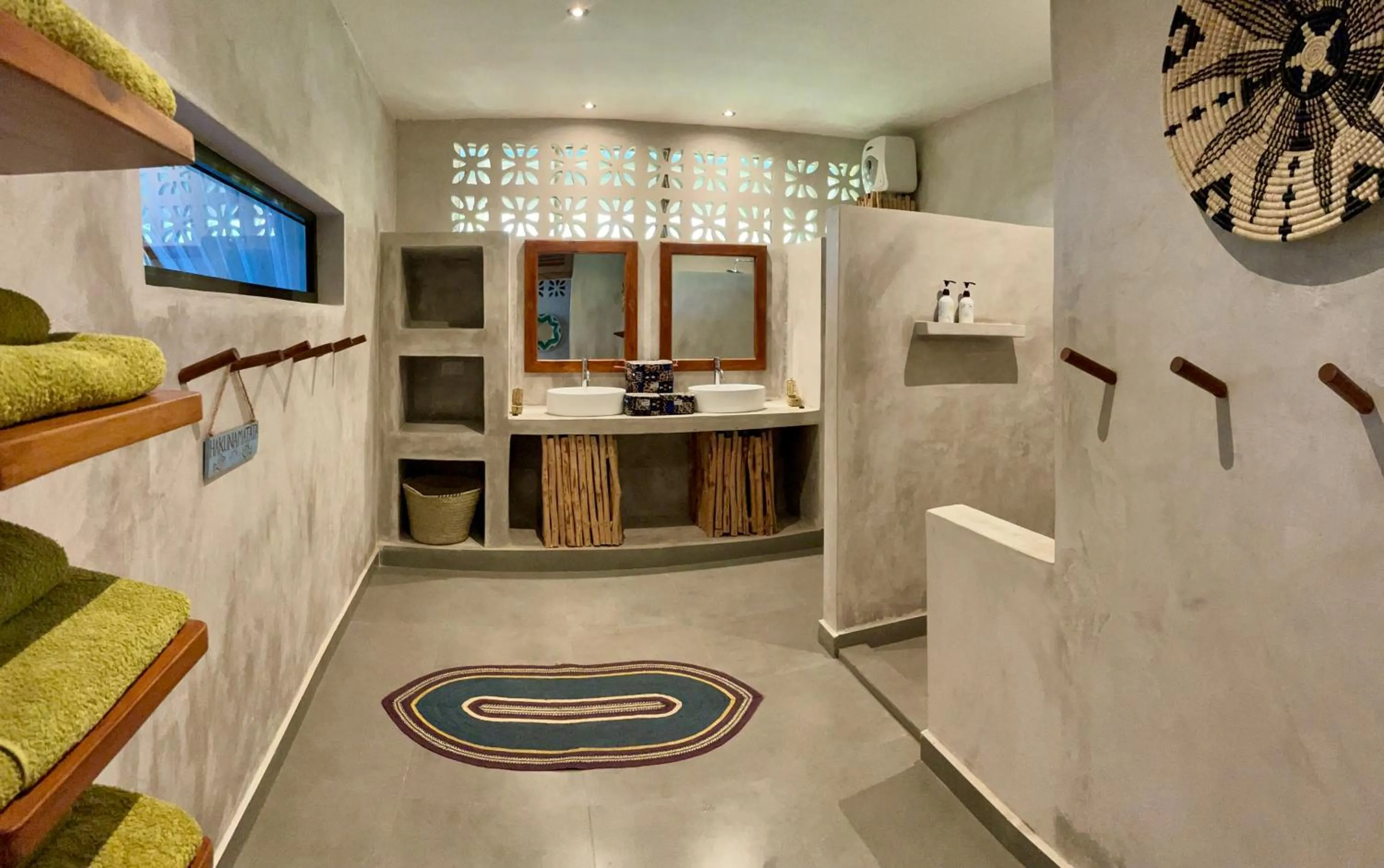 Bathroom in Blue Reef Sport & Fishing Lodge and Bungalows