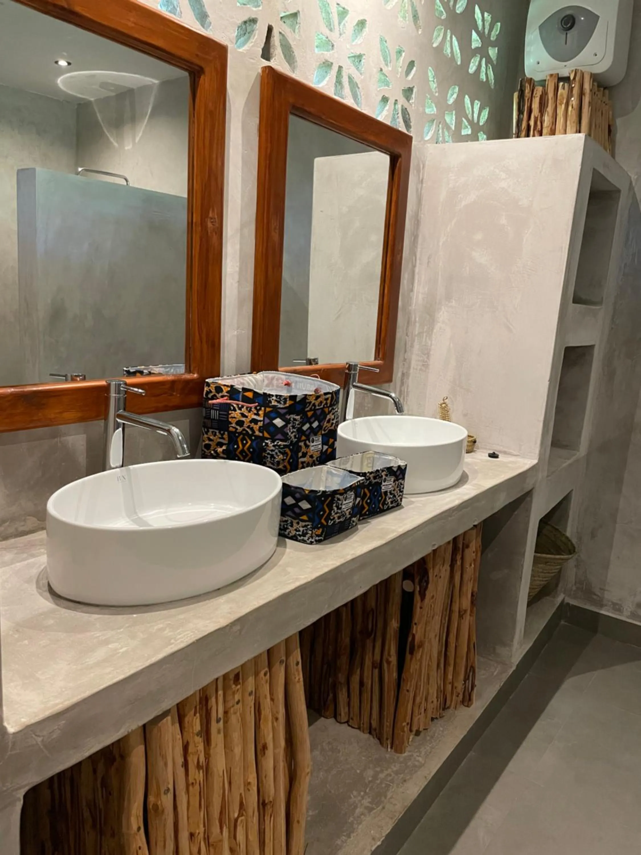Bathroom in Blue Reef Sport & Fishing Lodge and Bungalows