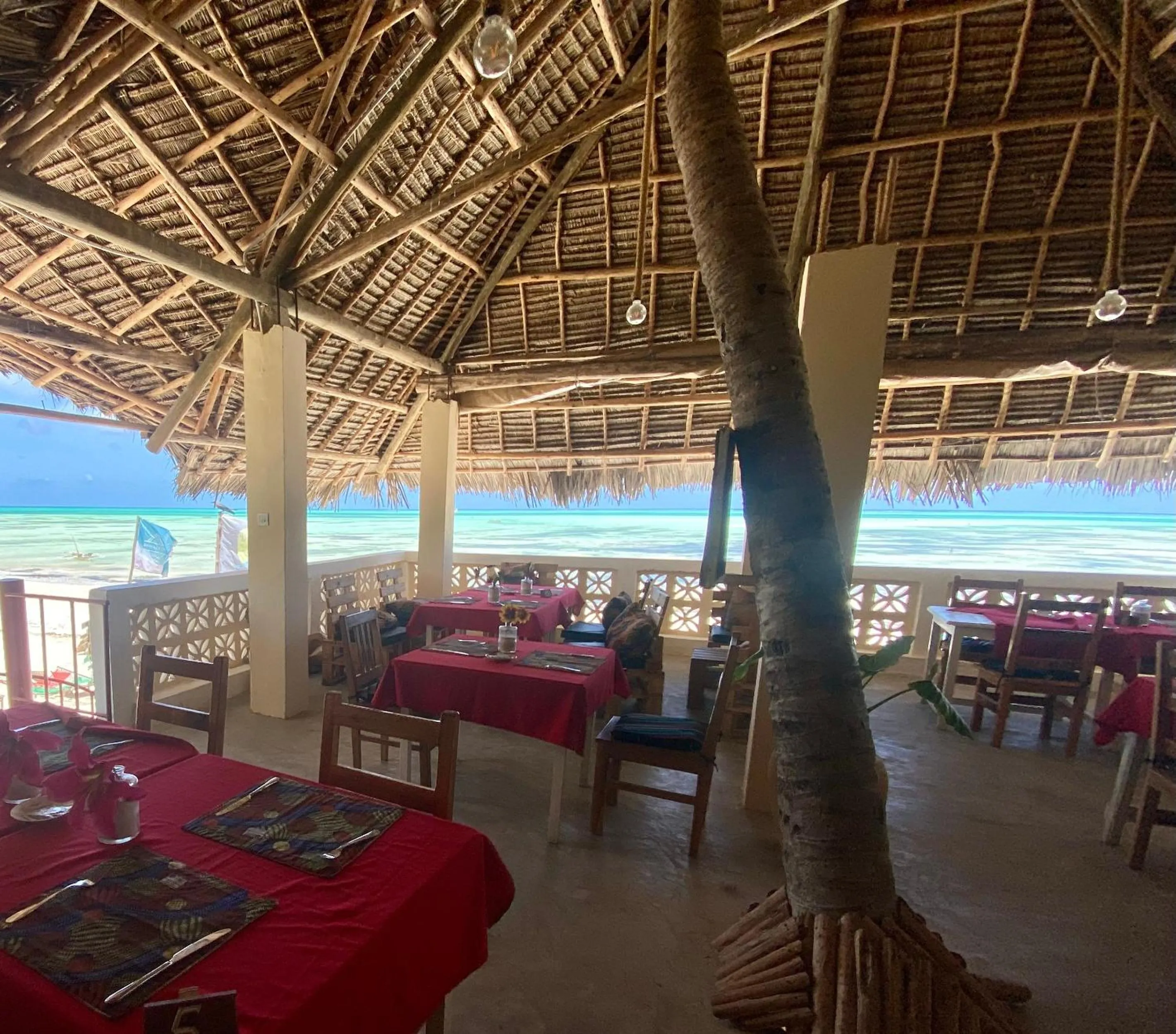 Restaurant/places to eat in Blue Reef Sport & Fishing Lodge and Bungalows
