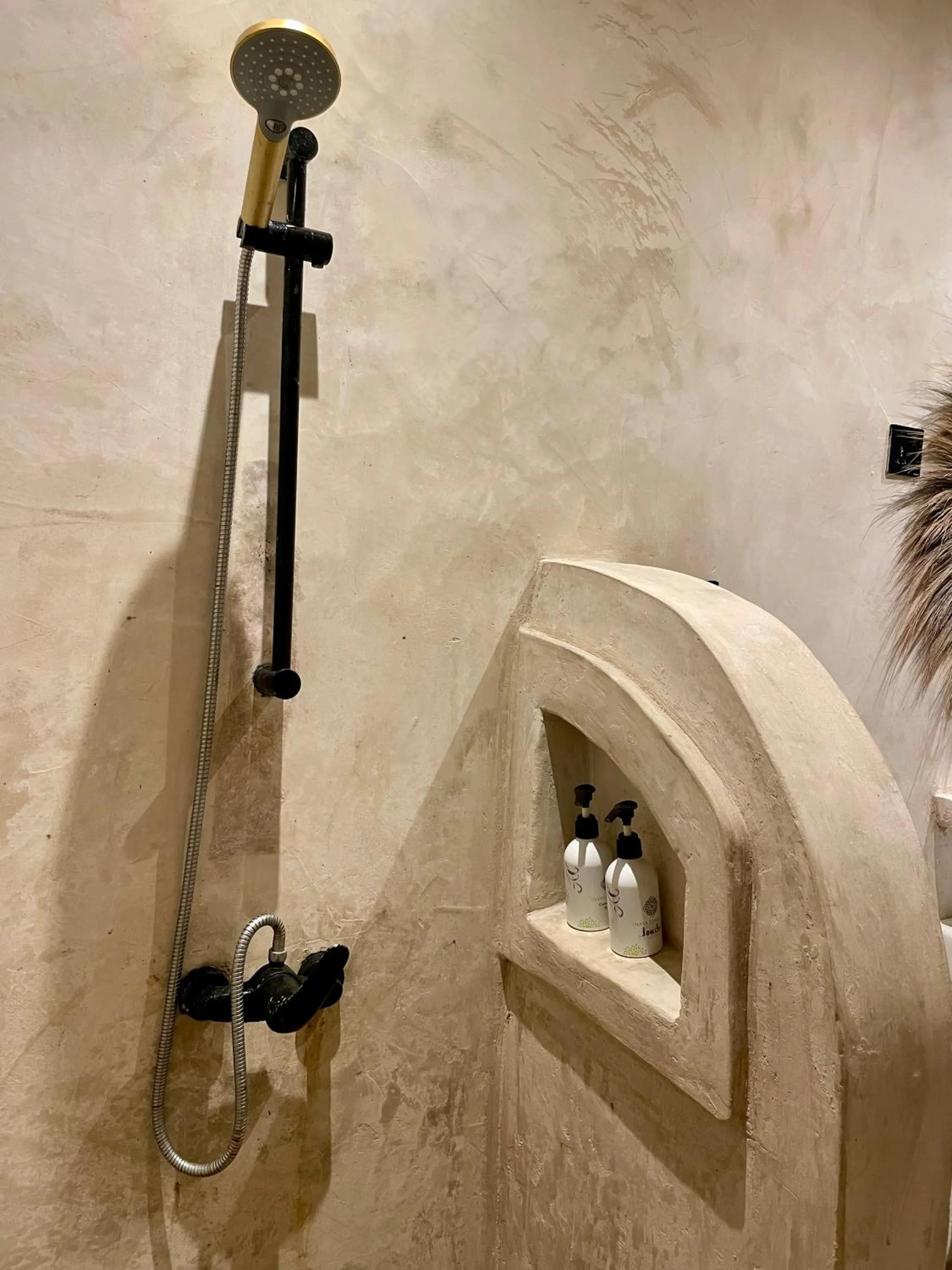 Shower in Blue Reef Sport & Fishing Lodge and Bungalows