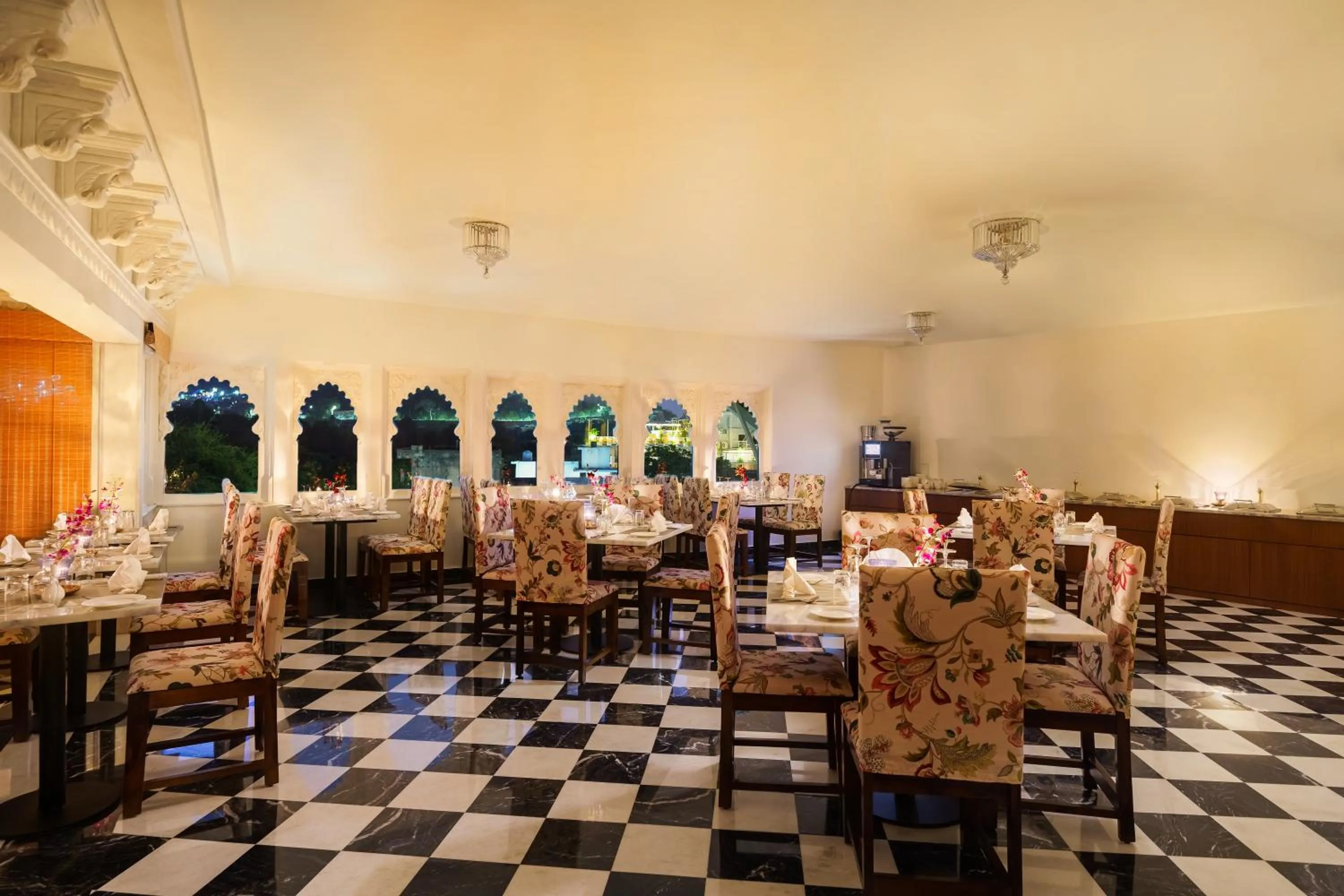 Restaurant/places to eat in Chunda Haveli