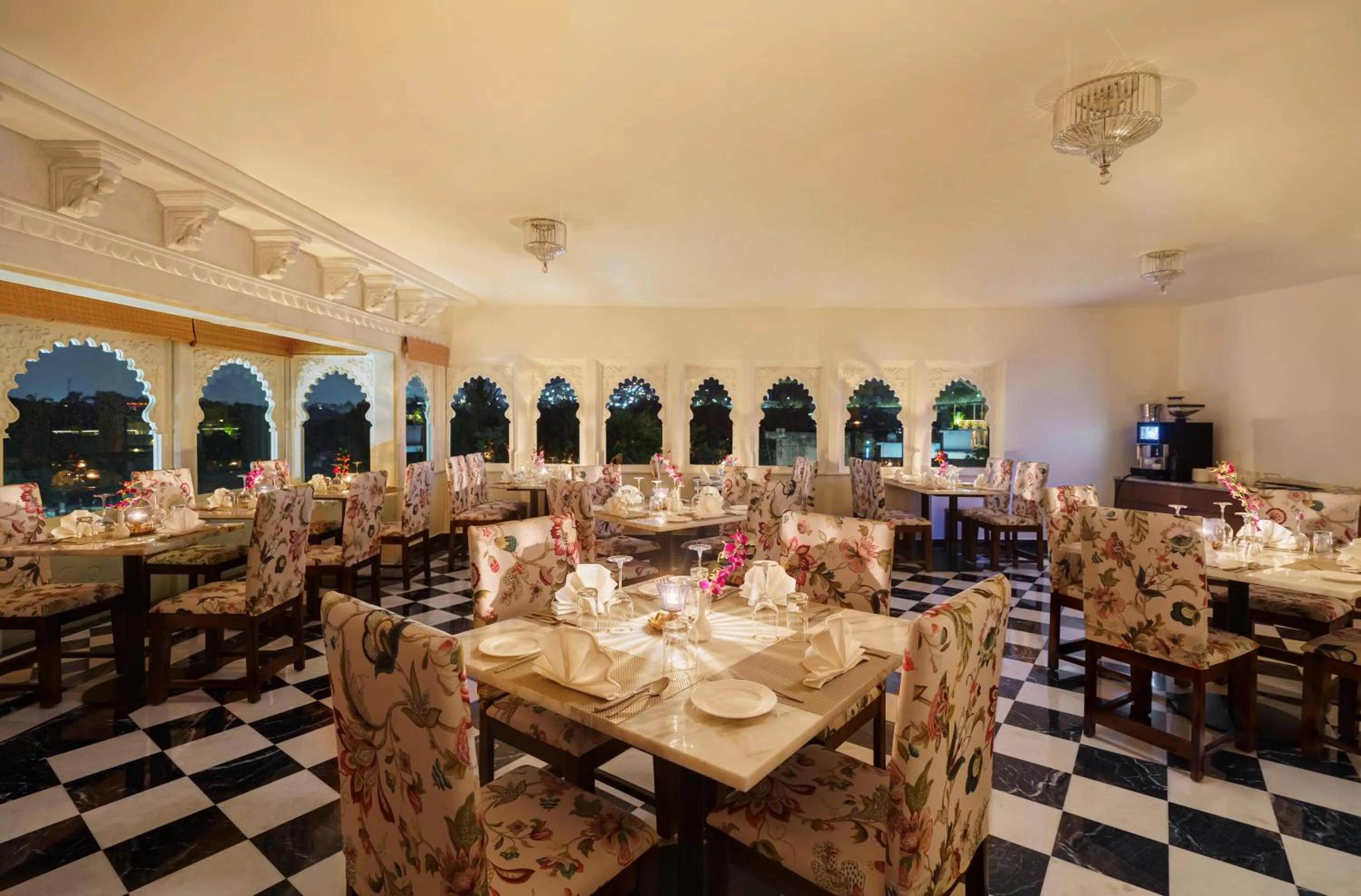 Restaurant/places to eat in Chunda Haveli