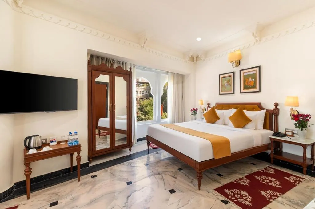 Bed in Chunda Haveli