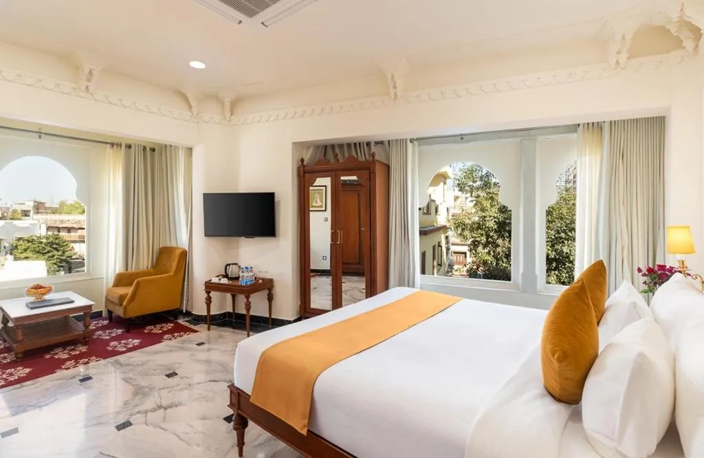 Bed in Chunda Haveli