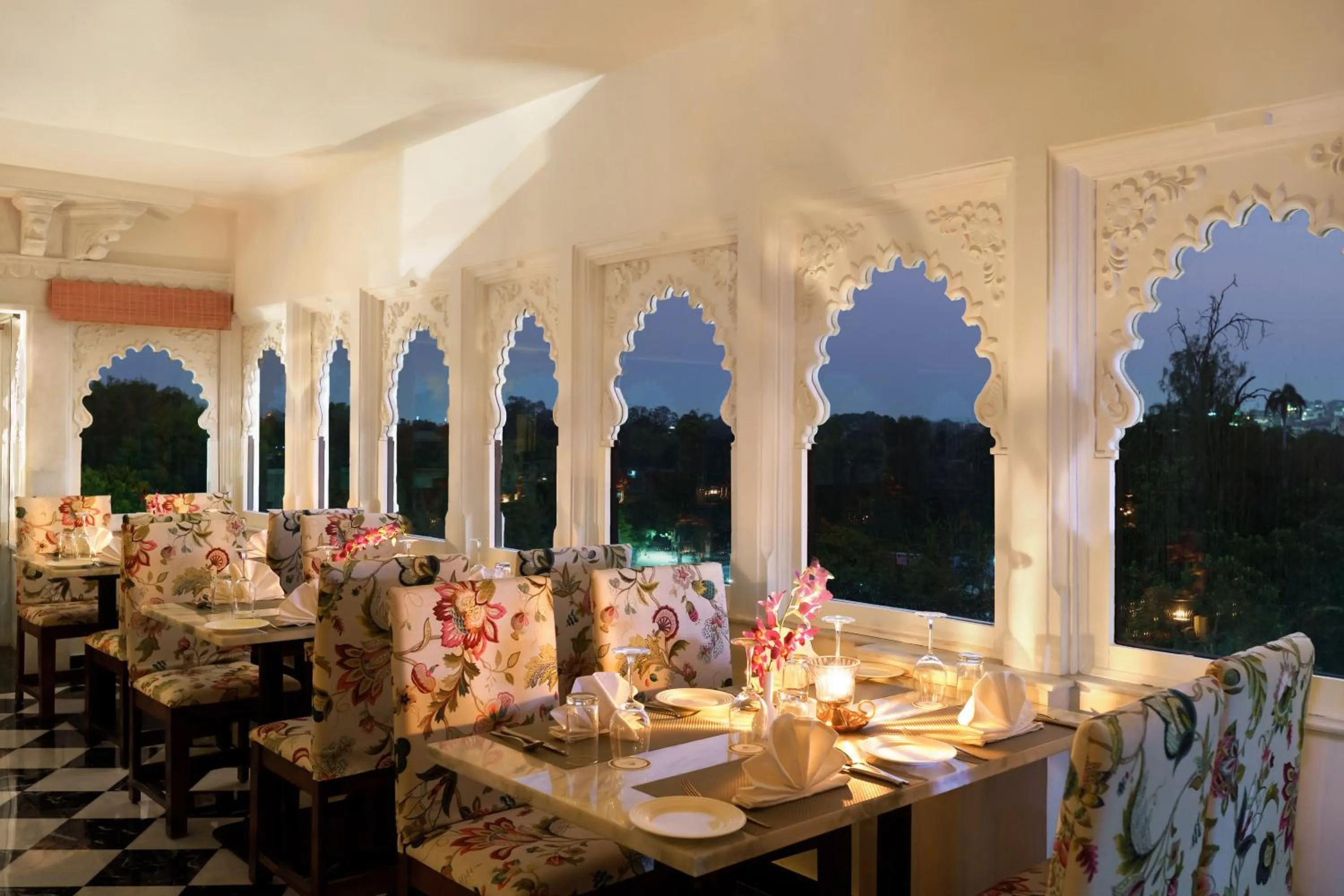 Restaurant/places to eat in Chunda Haveli