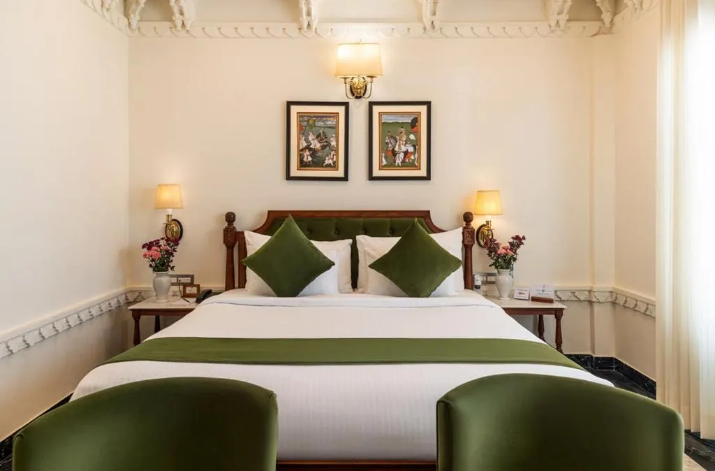 Bed in Chunda Haveli