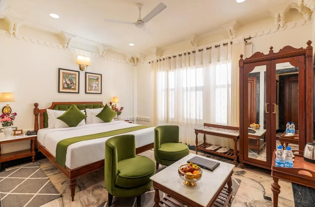 Bed in Chunda Haveli