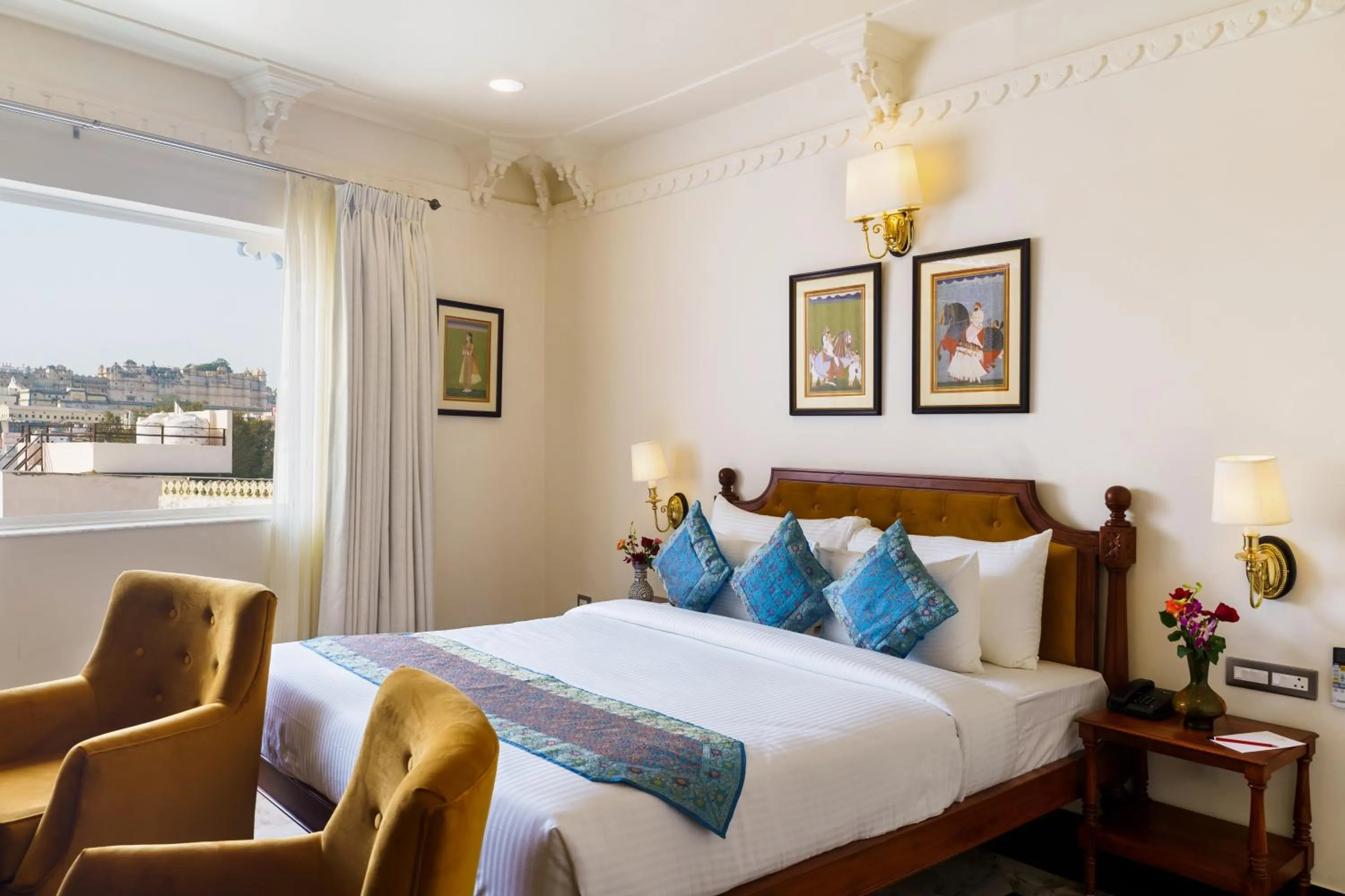 Bed in Chunda Haveli