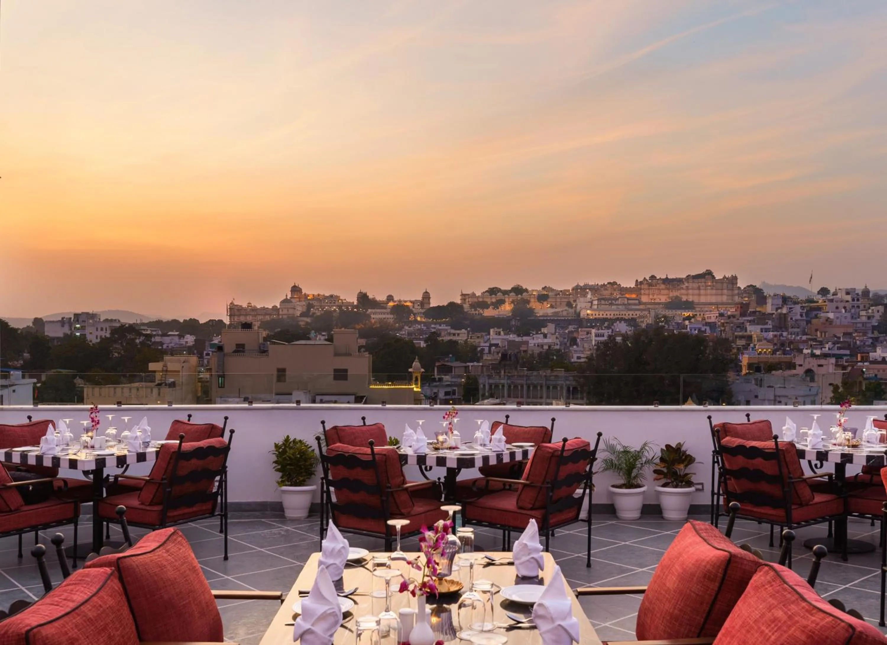 Restaurant/places to eat in Chunda Haveli