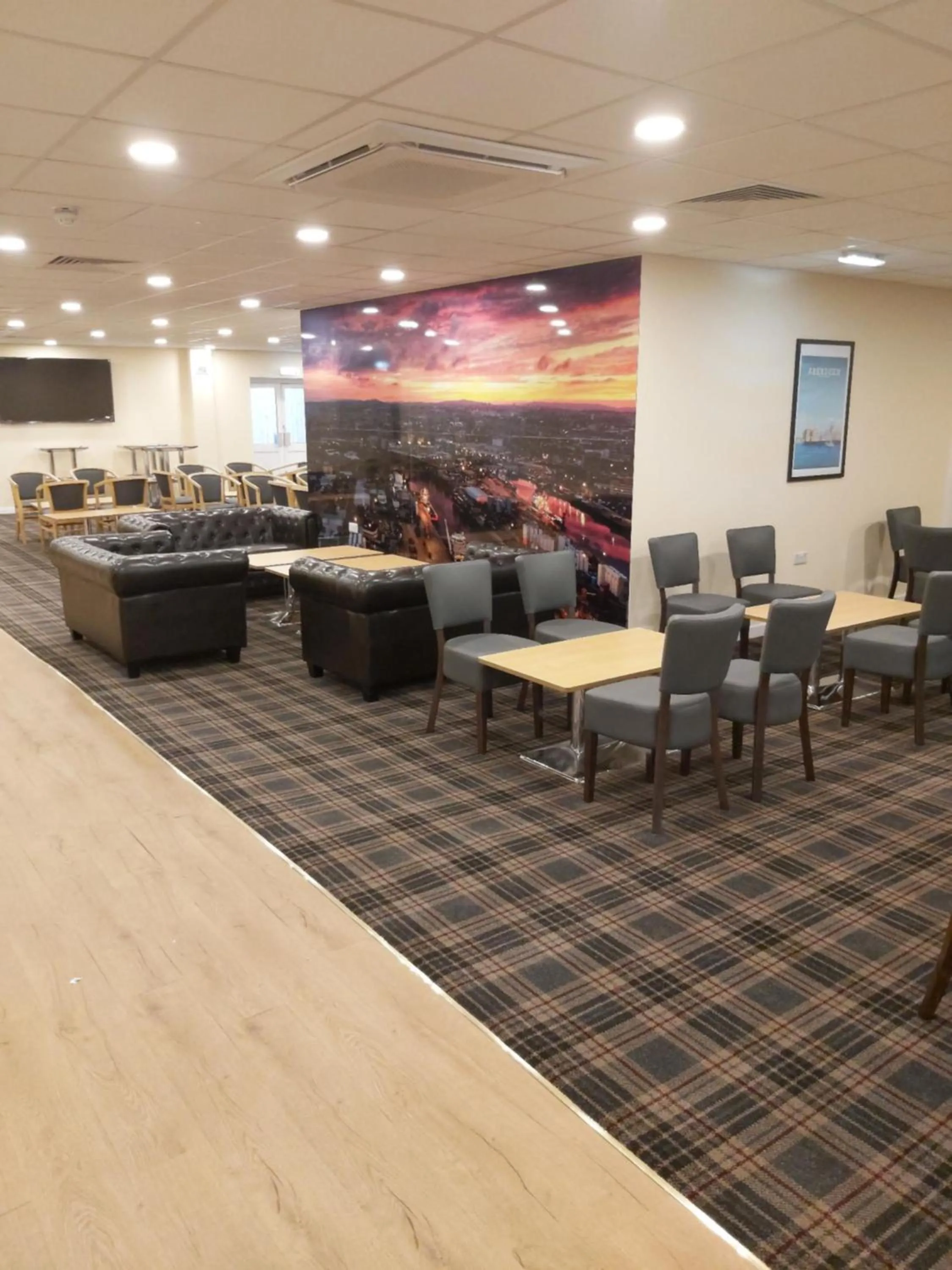 Lounge or bar in Britannia Hotel Aberdeen