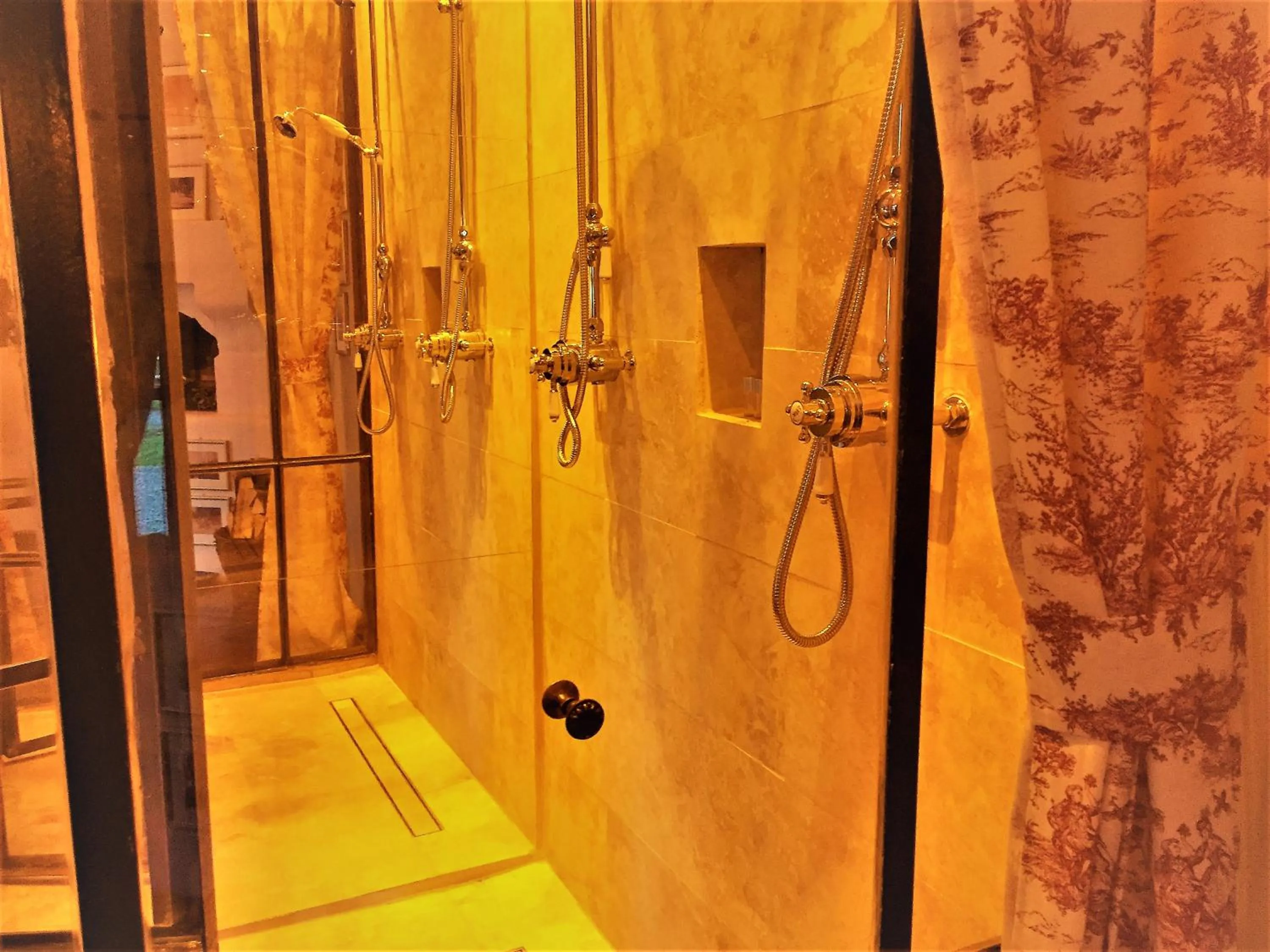 Shower in Zabola Estate - Transylvania