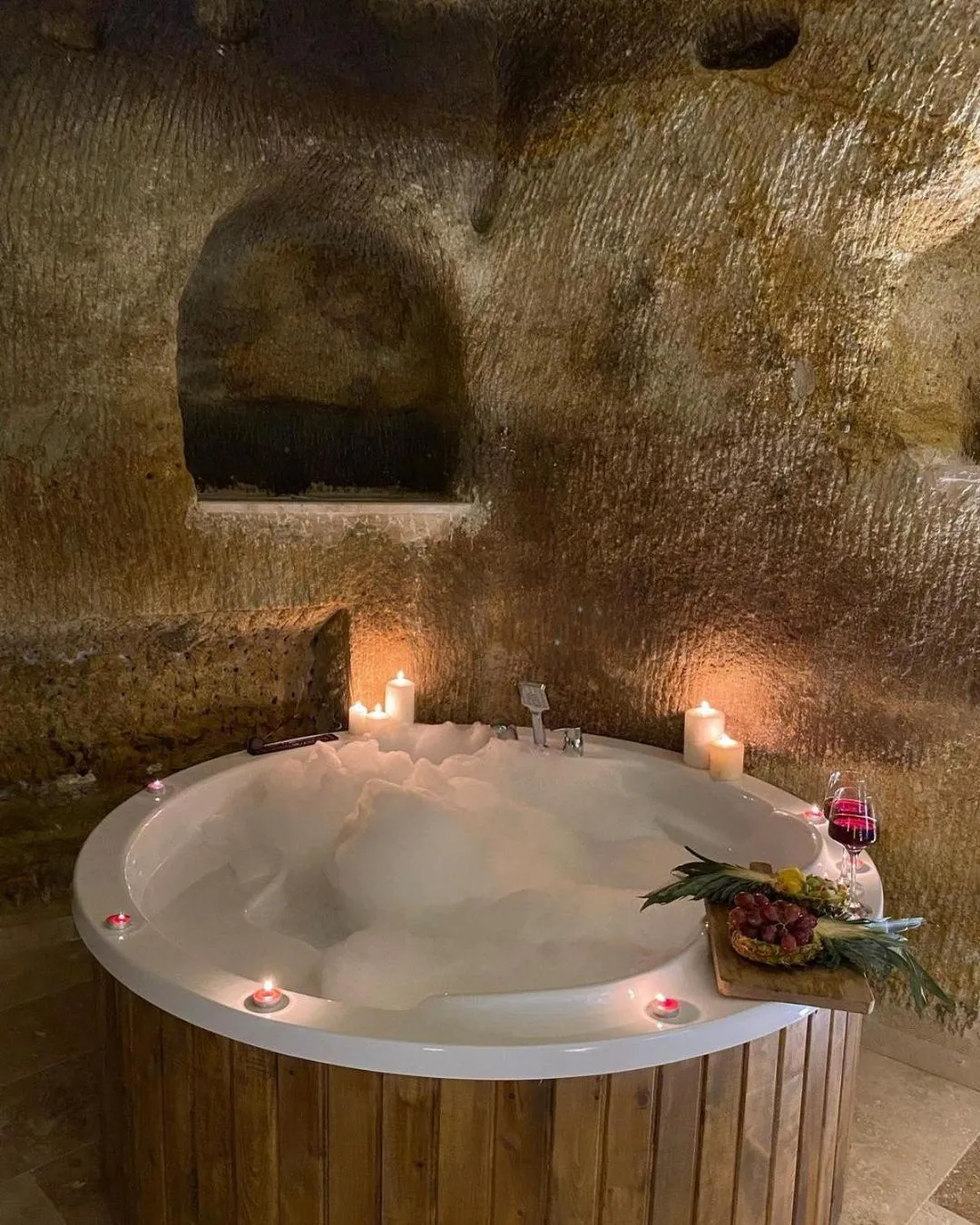 Hot Tub in Chakra Special Caves