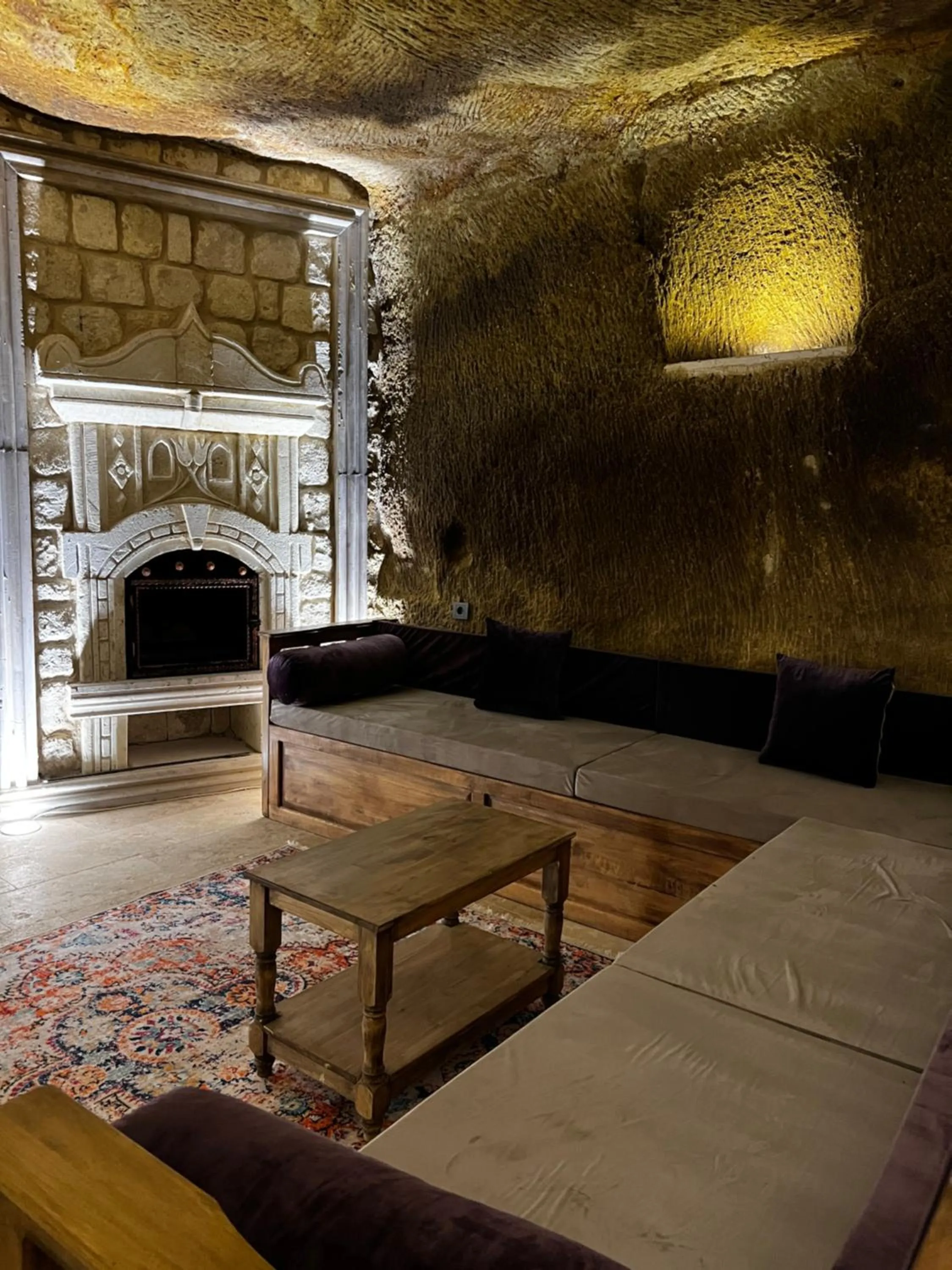 flat iron, Bed in Chakra Special Caves