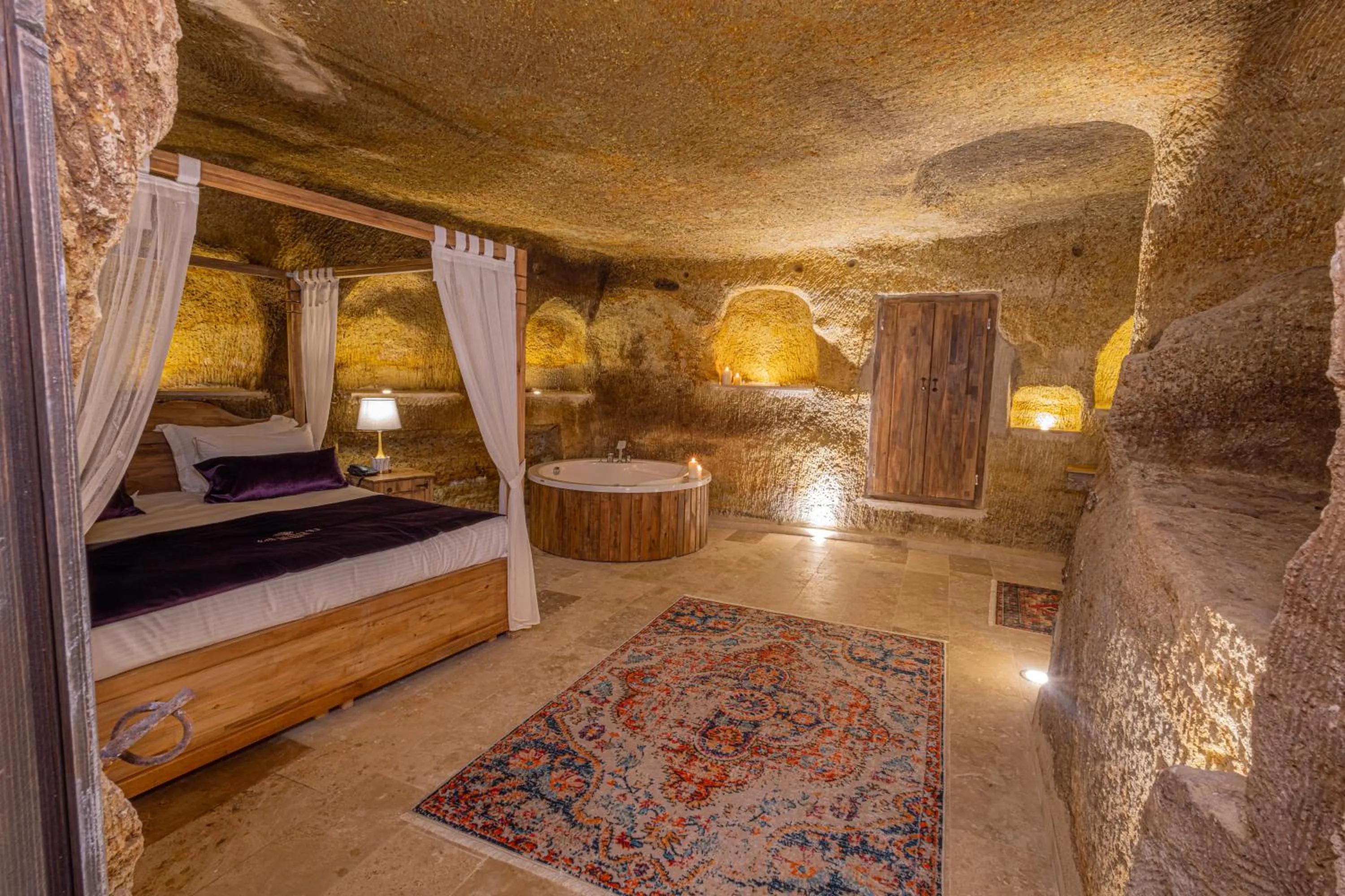 Photo of the whole room, Bed in Chakra Special Caves