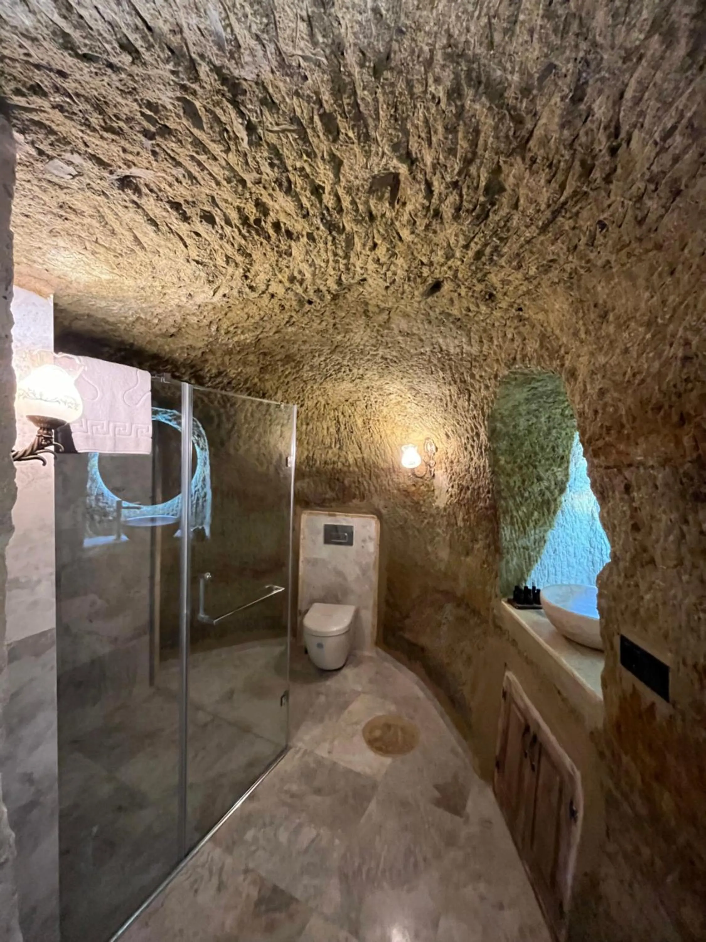 Bathroom in Chakra Special Caves