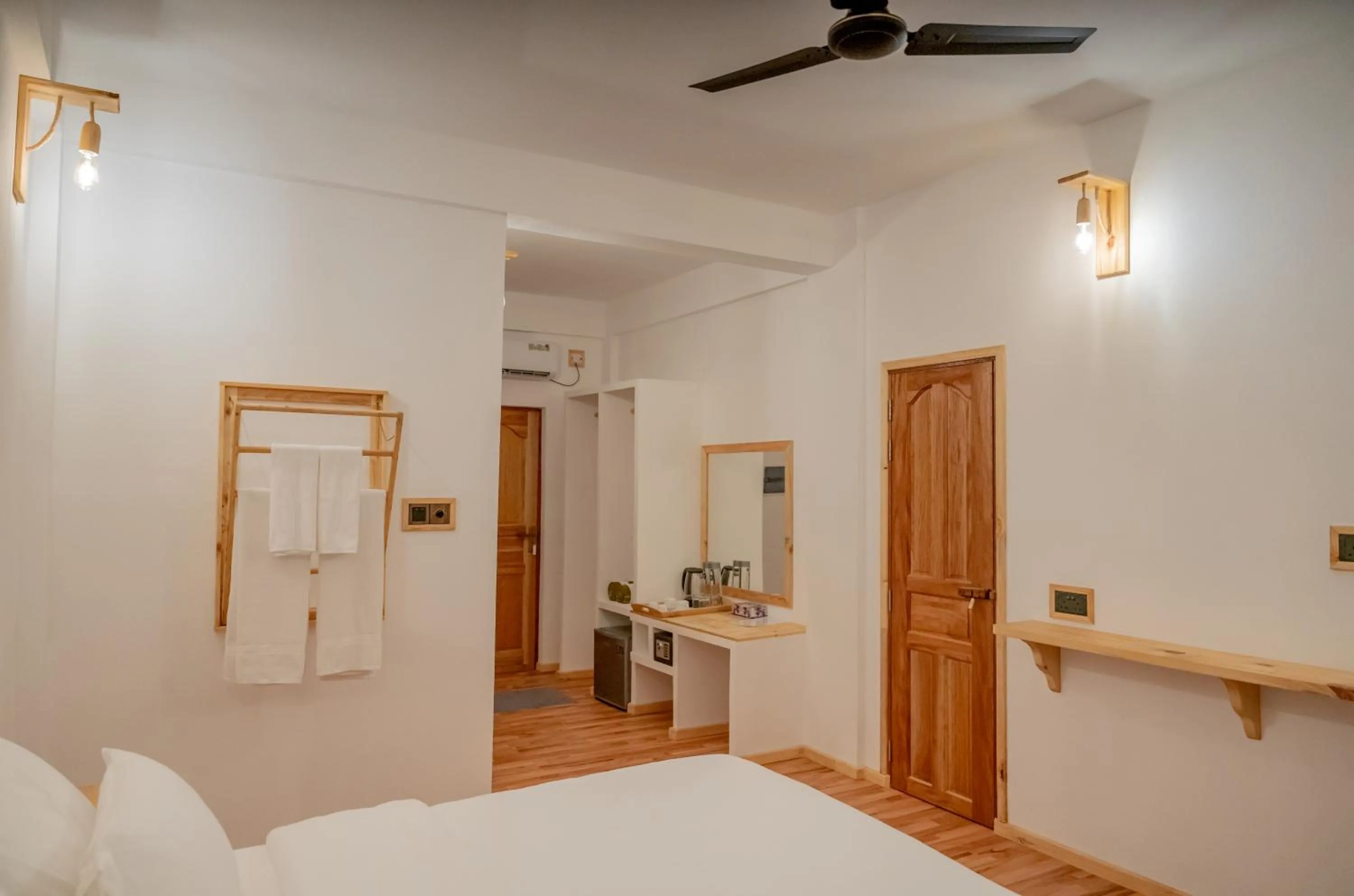 Photo of the whole room, Bed in Manta Sea View Himandhoo