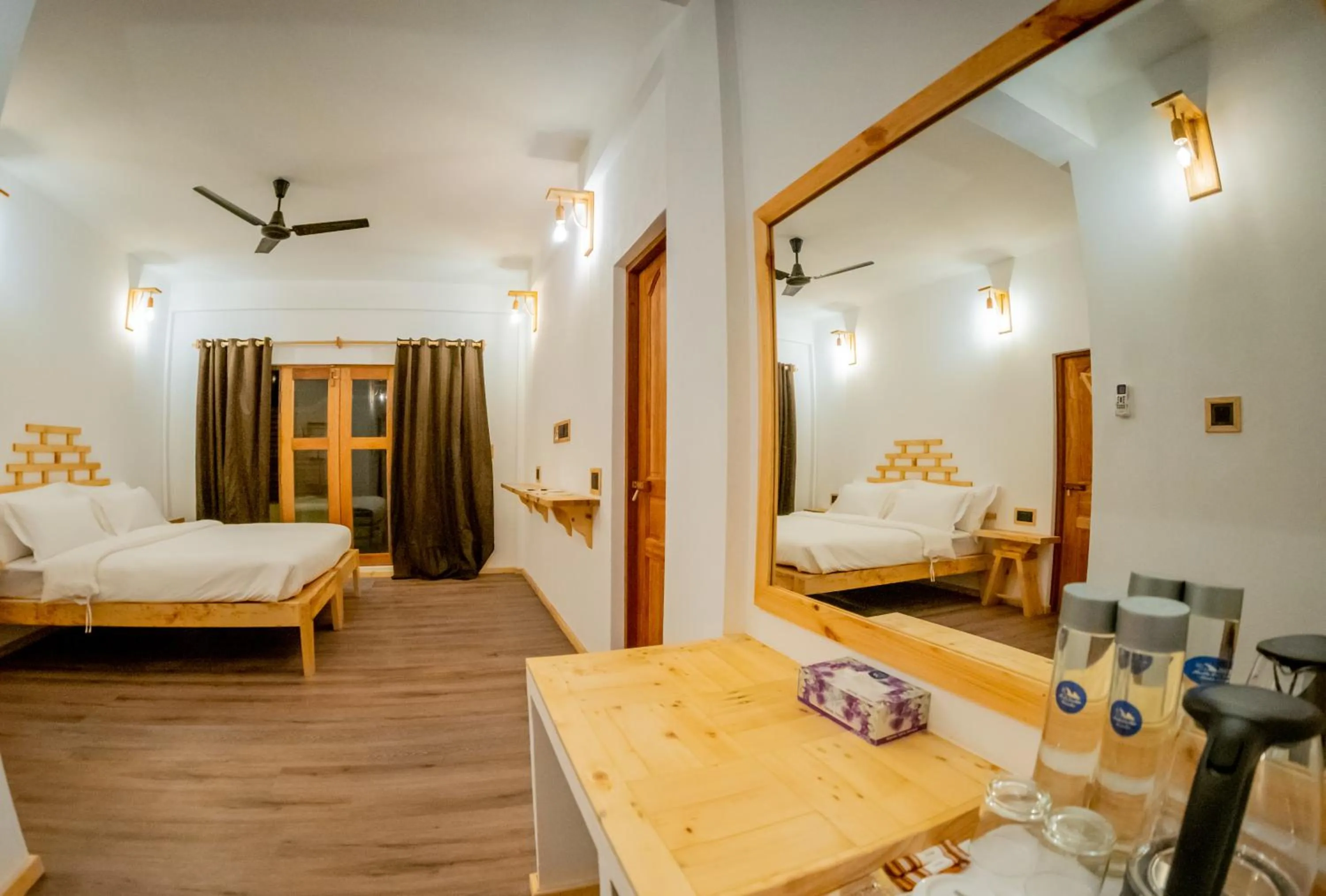 Photo of the whole room, Bed in Manta Sea View Himandhoo