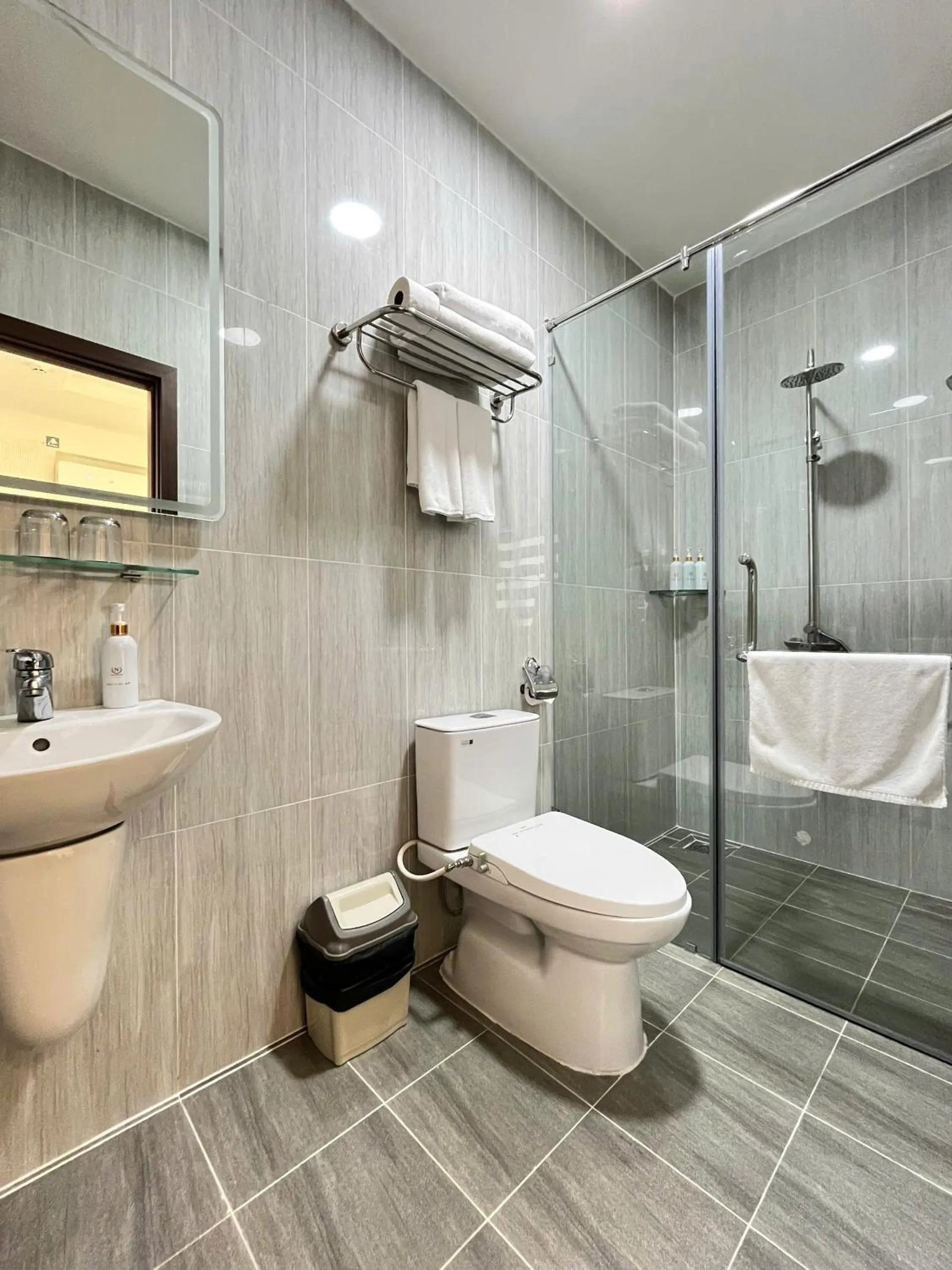 Shower in Lantern Hotel