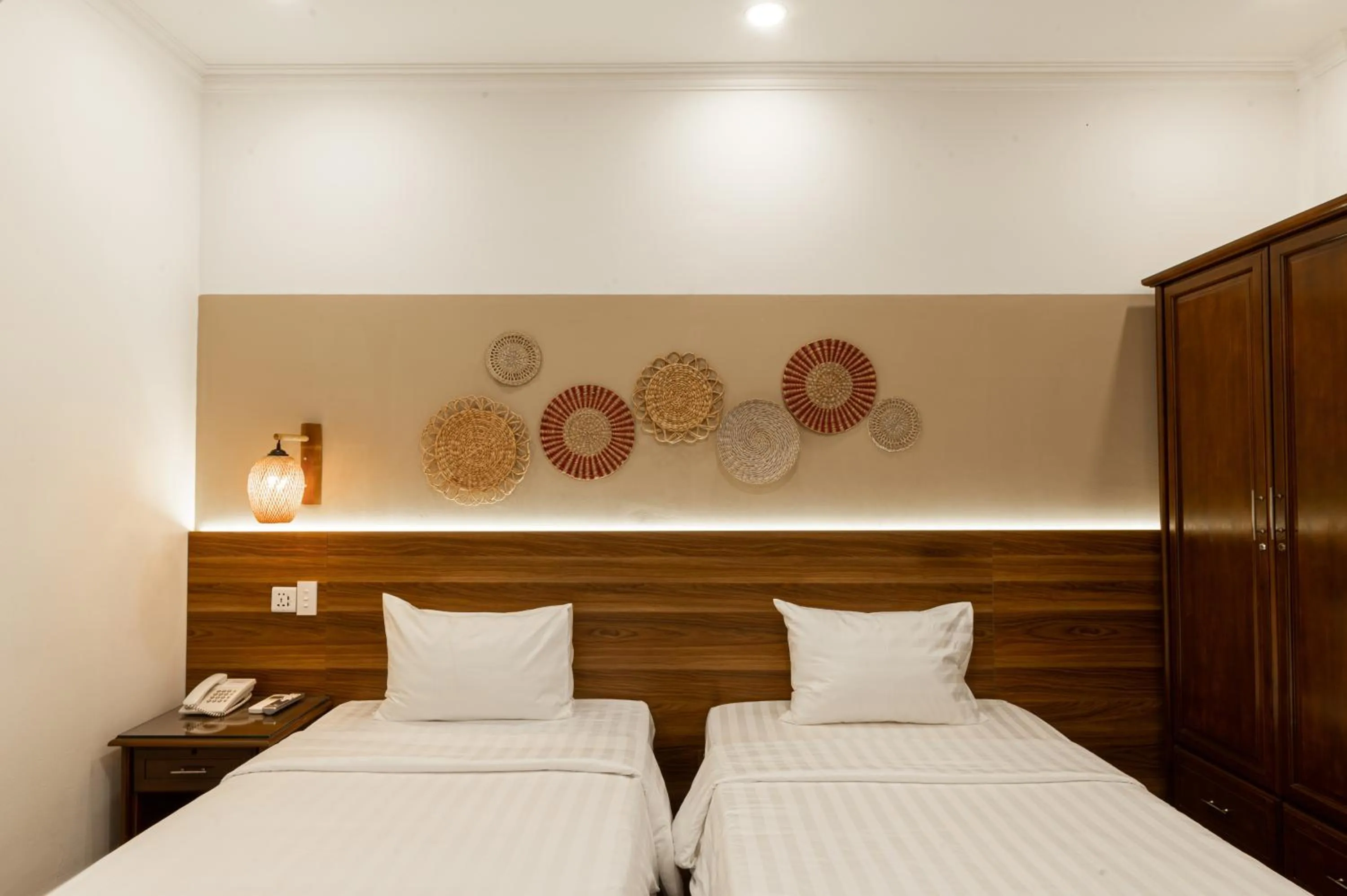 Bedroom, Bed in Lantern Hotel