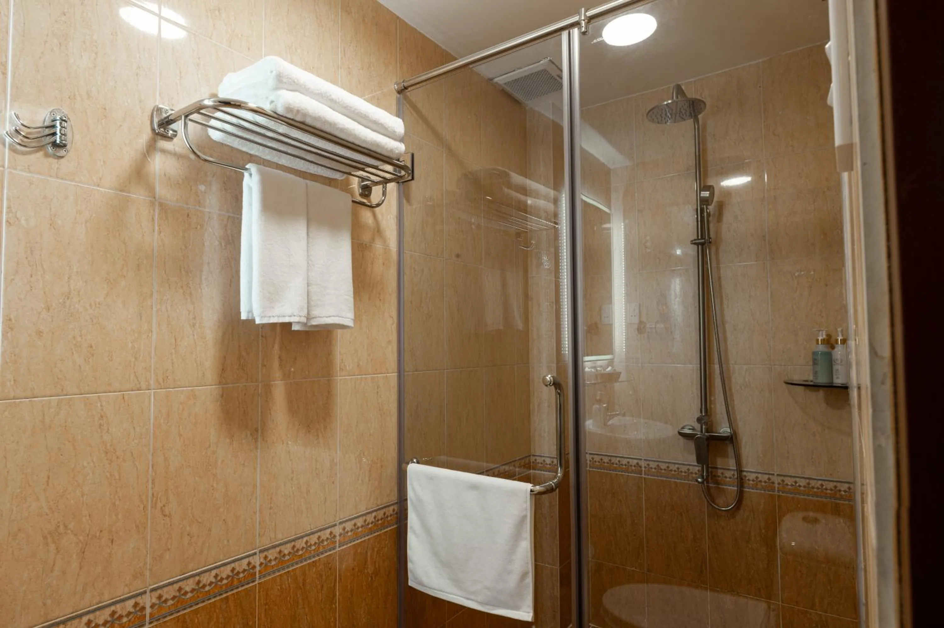 Shower in Lantern Hotel