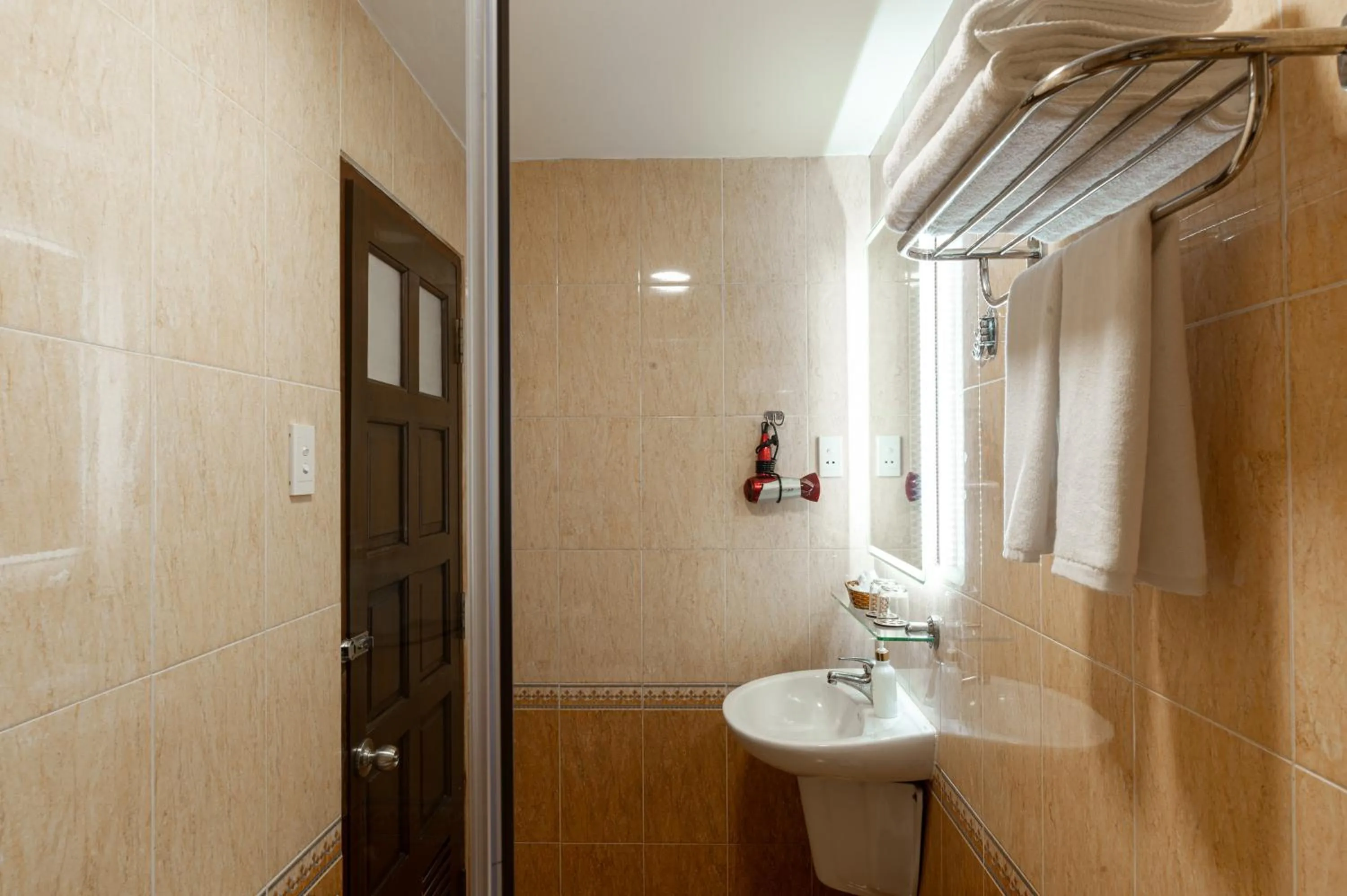 Shower in Lantern Hotel