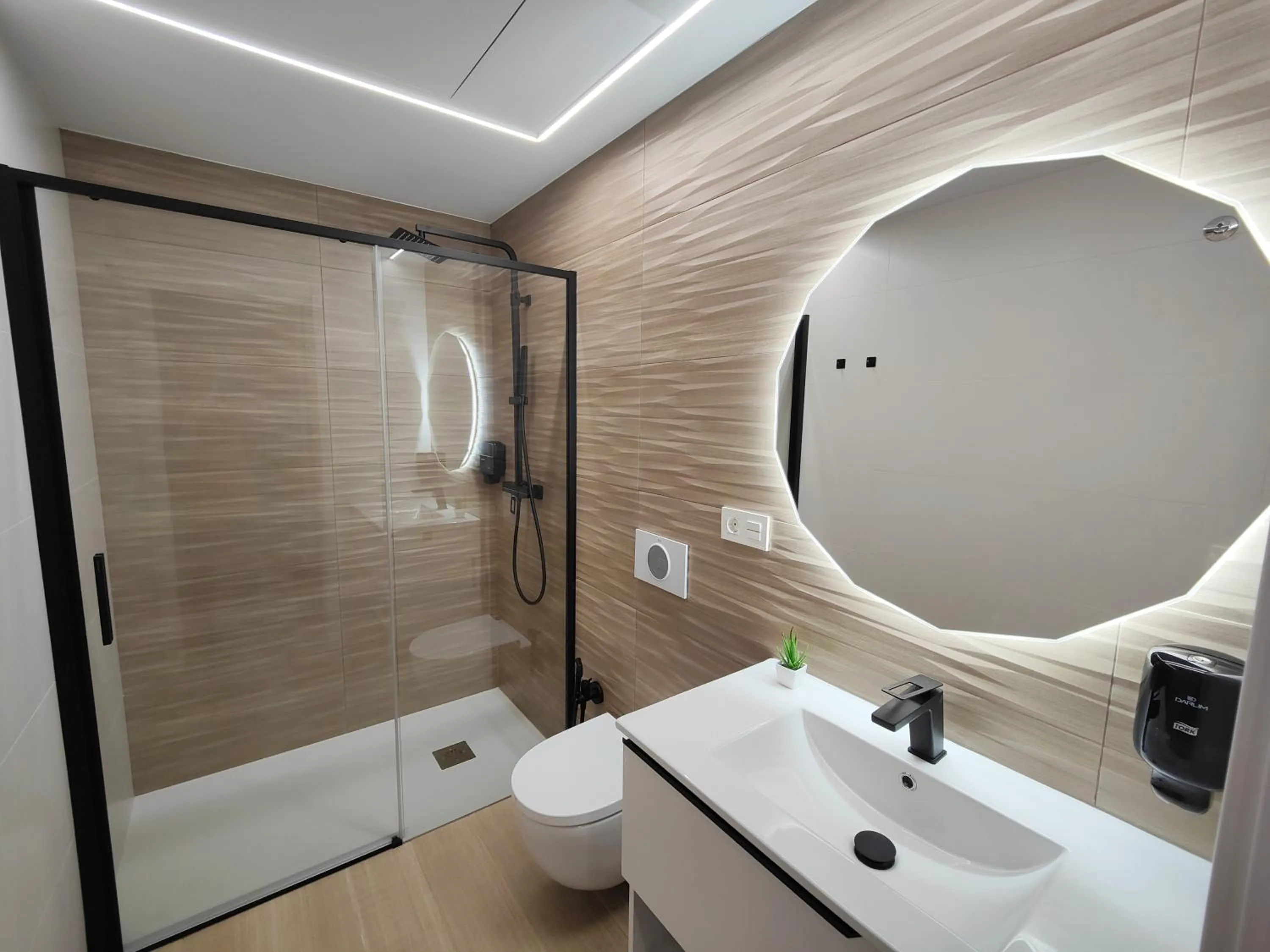 Shower in Apartamentos Centro Oviedo Caveda