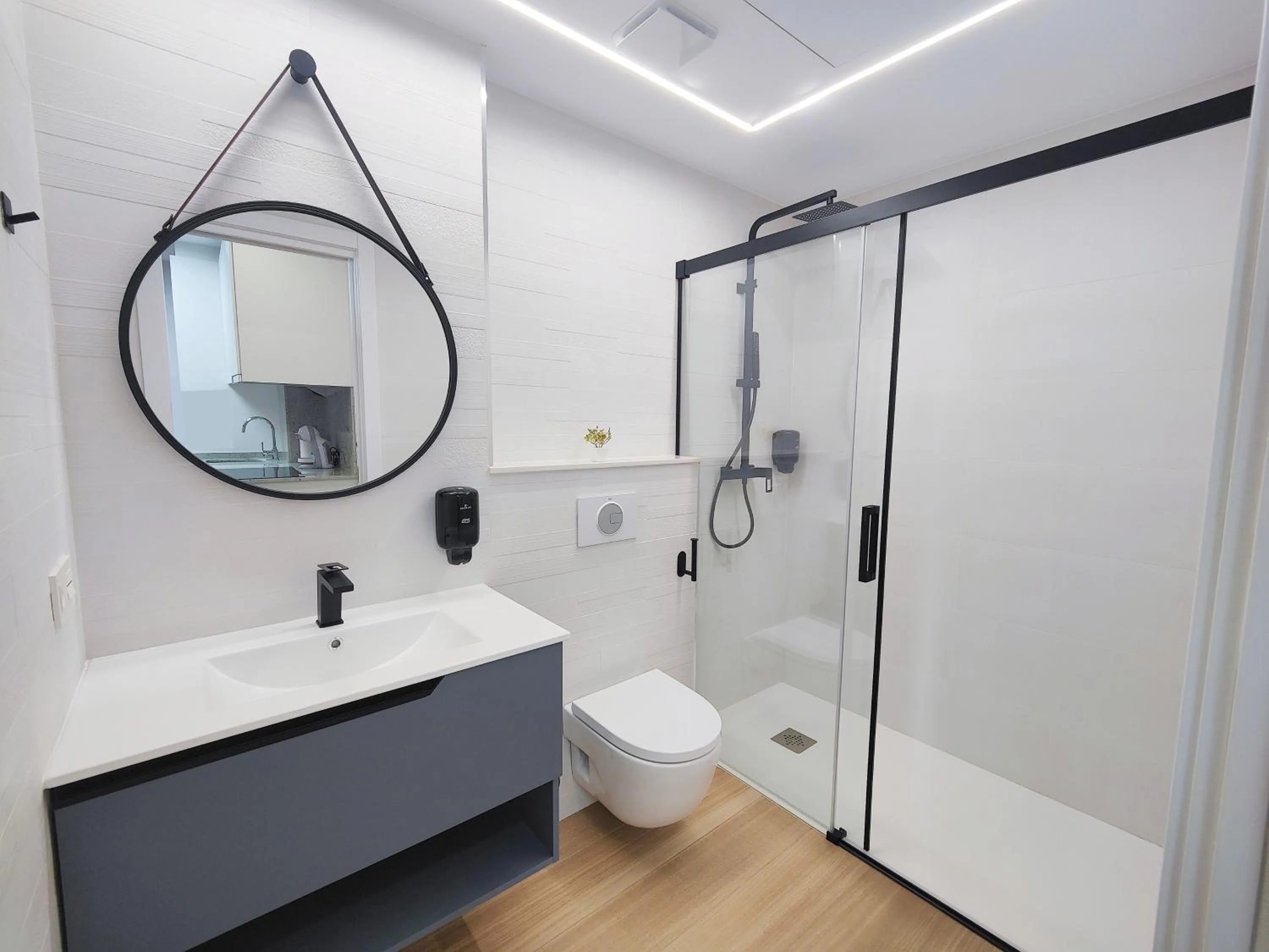 Shower in Apartamentos Centro Oviedo Caveda