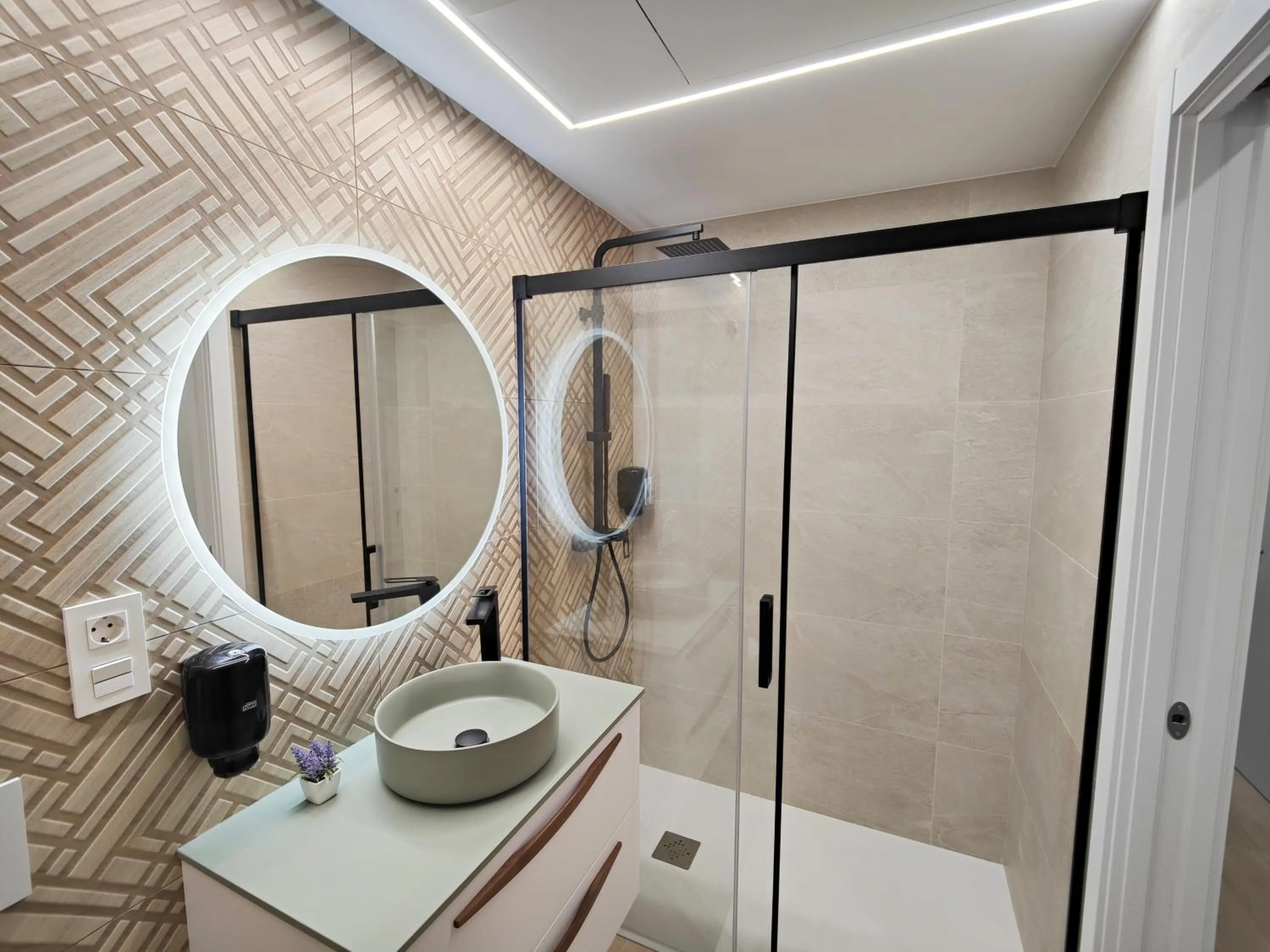 Shower in Apartamentos Centro Oviedo Caveda