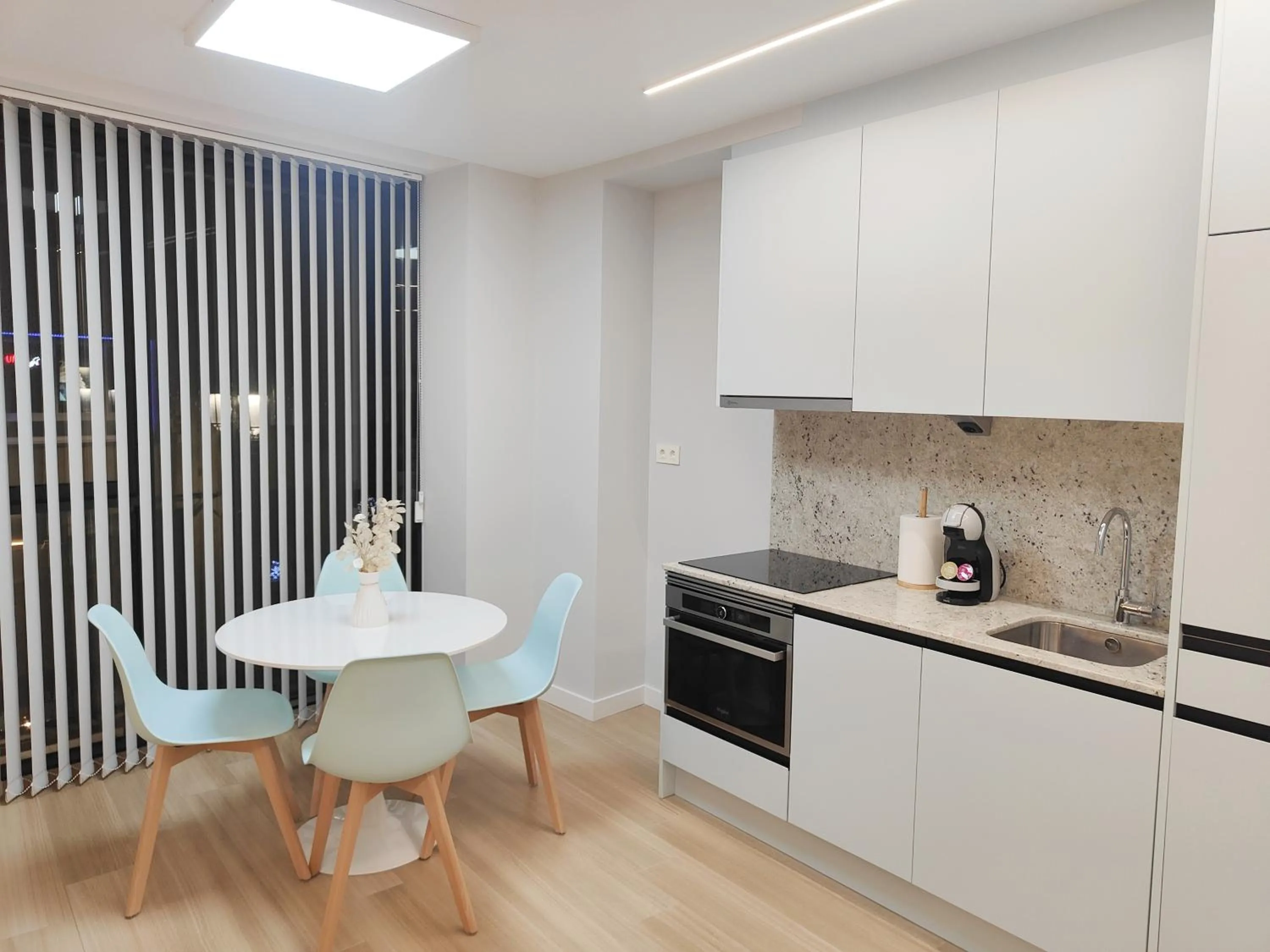 Dining area in Apartamentos Centro Oviedo Caveda