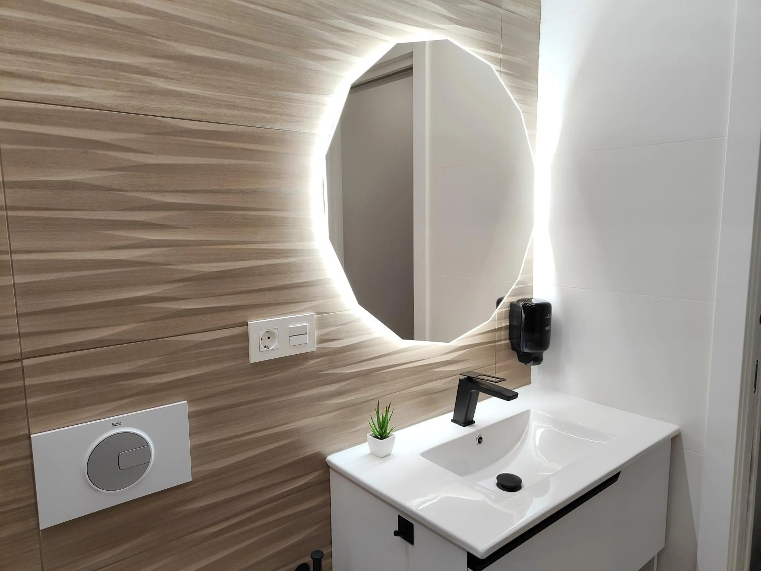 Bathroom in Apartamentos Centro Oviedo Caveda