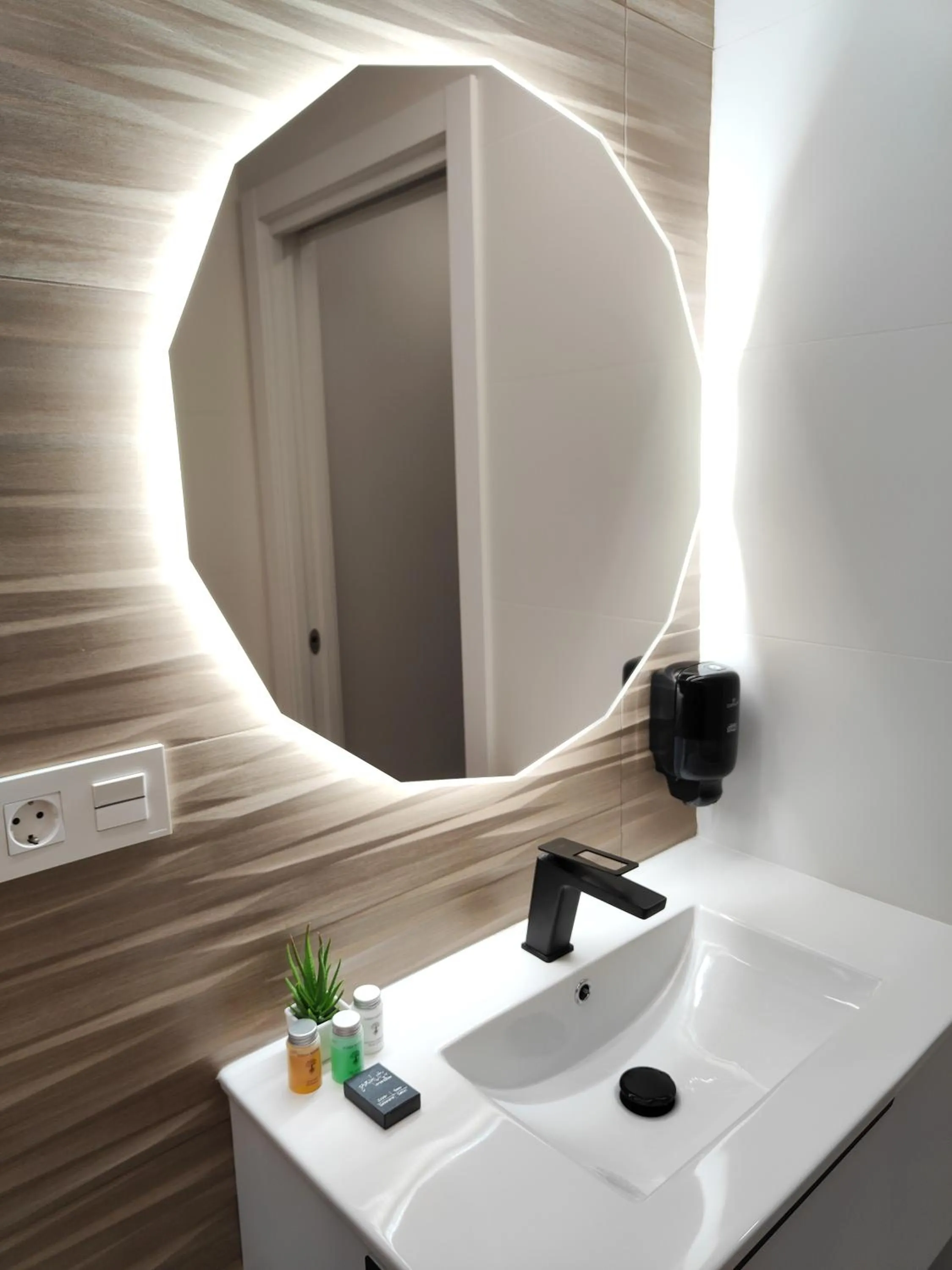 Bathroom in Apartamentos Centro Oviedo Caveda