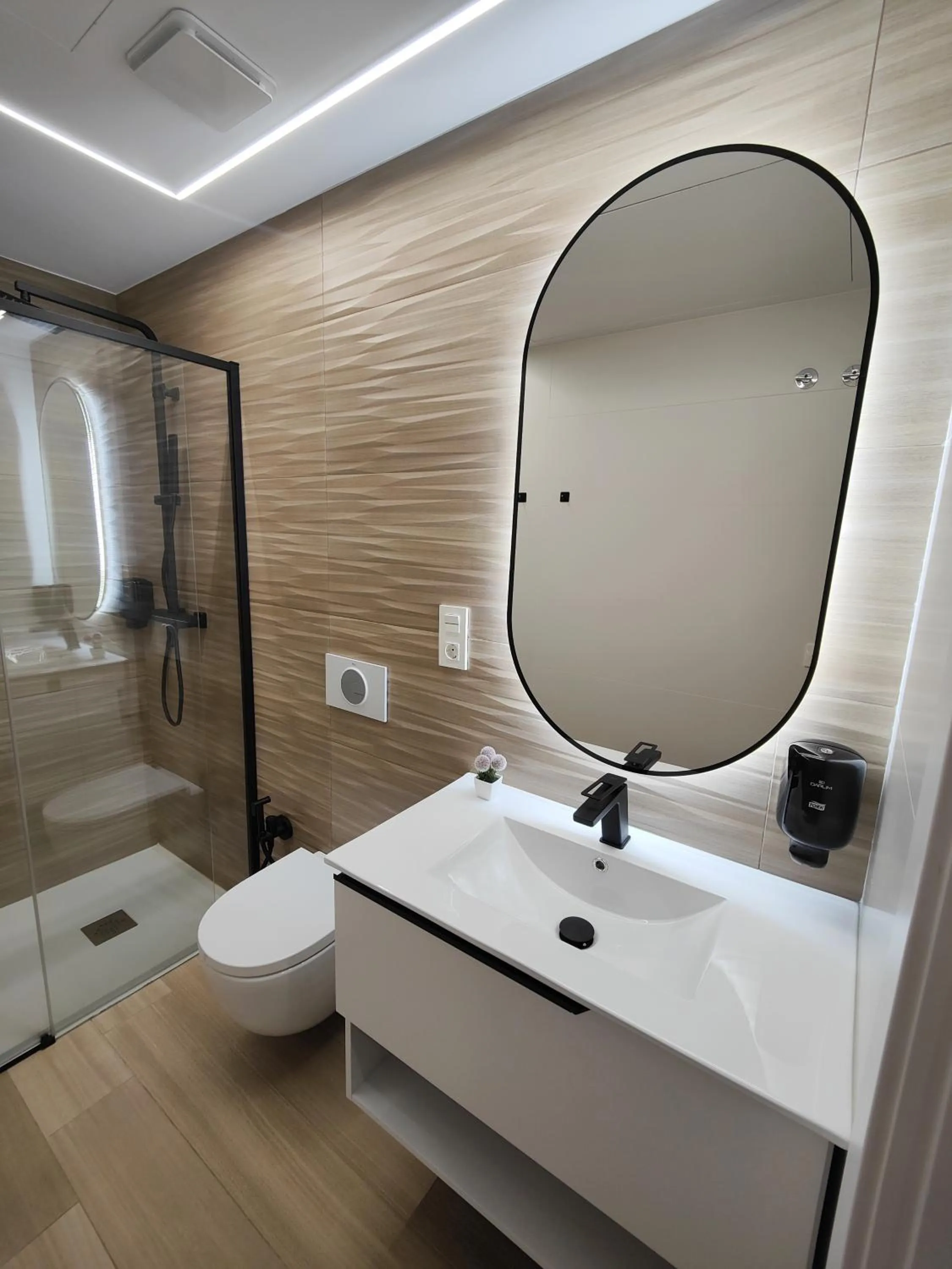 Shower in Apartamentos Centro Oviedo Caveda