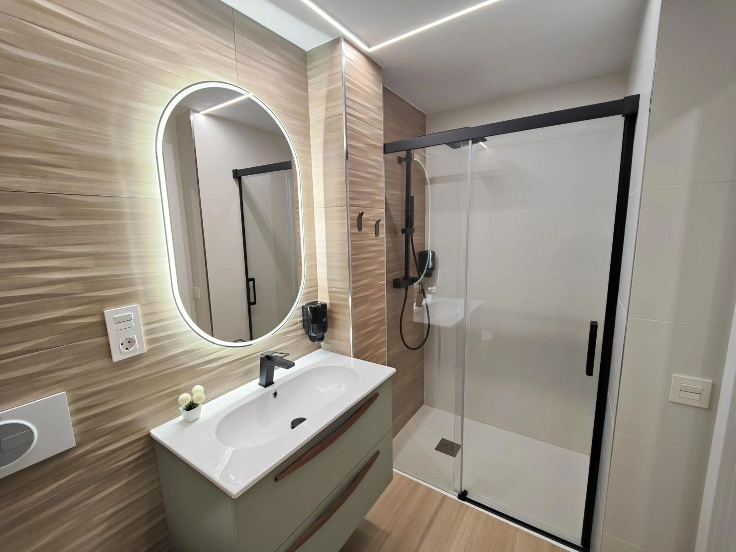 Shower in Apartamentos Centro Oviedo Caveda