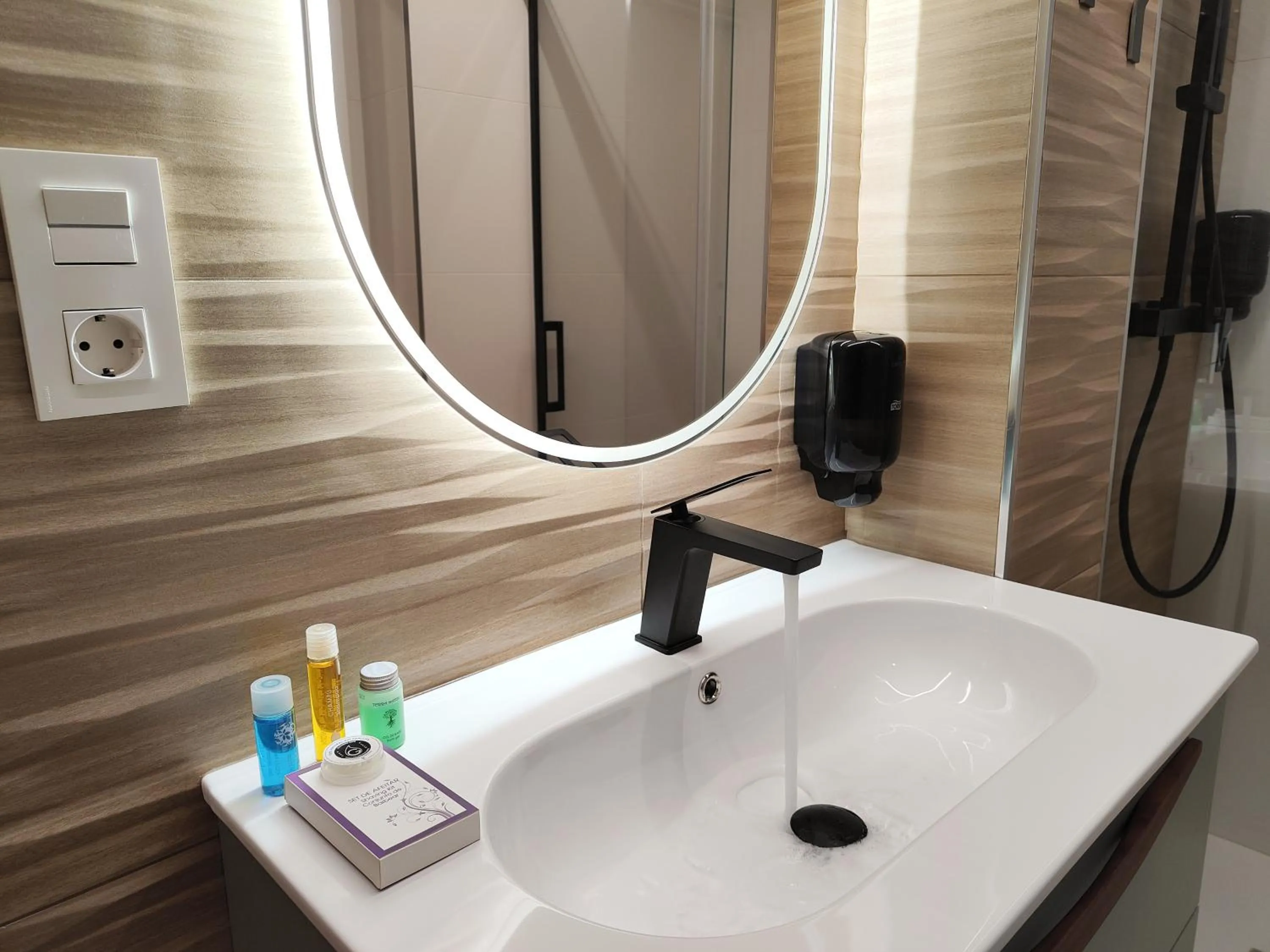 Bathroom in Apartamentos Centro Oviedo Caveda