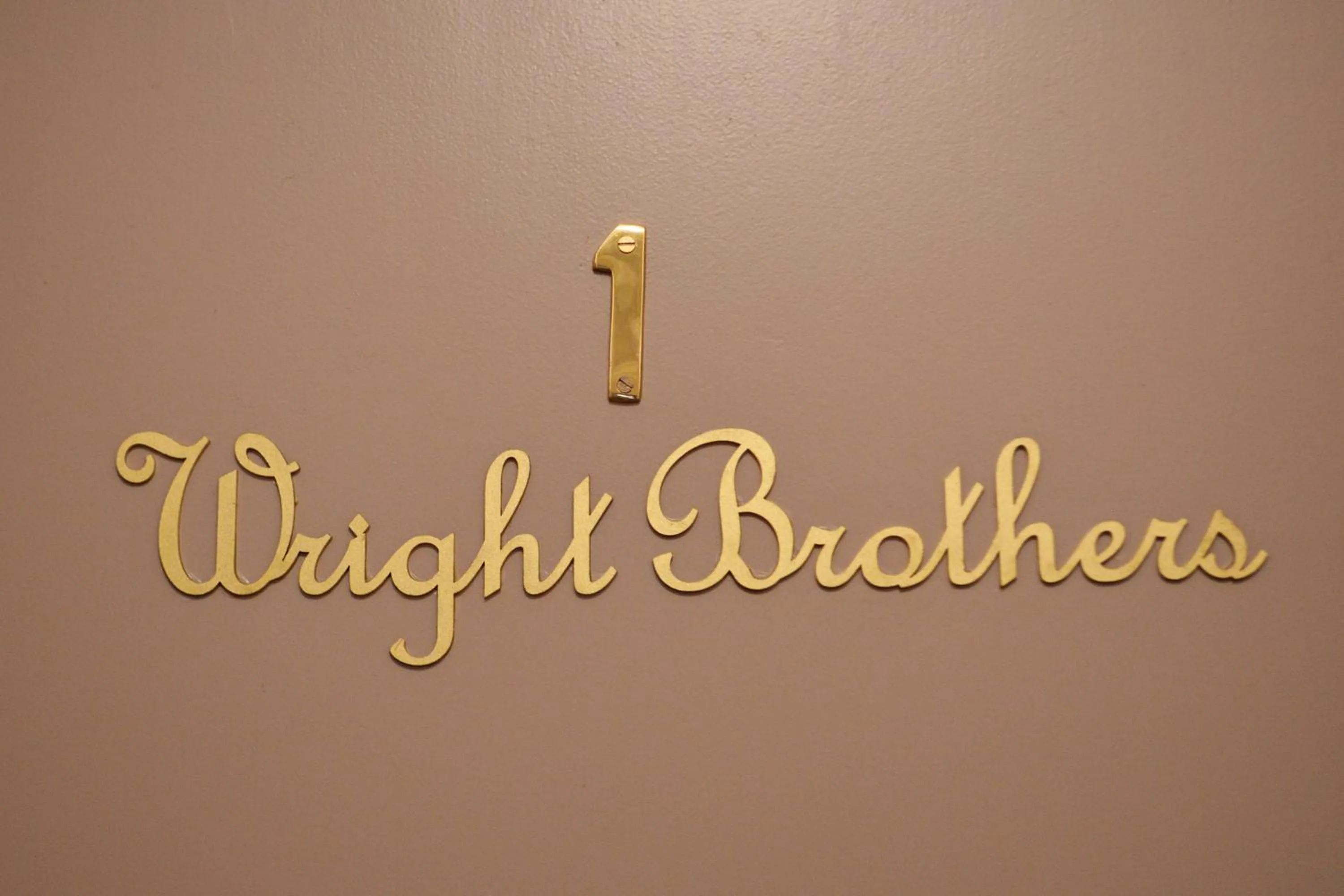 Logo/Certificate/Sign in Barnstormers Rest