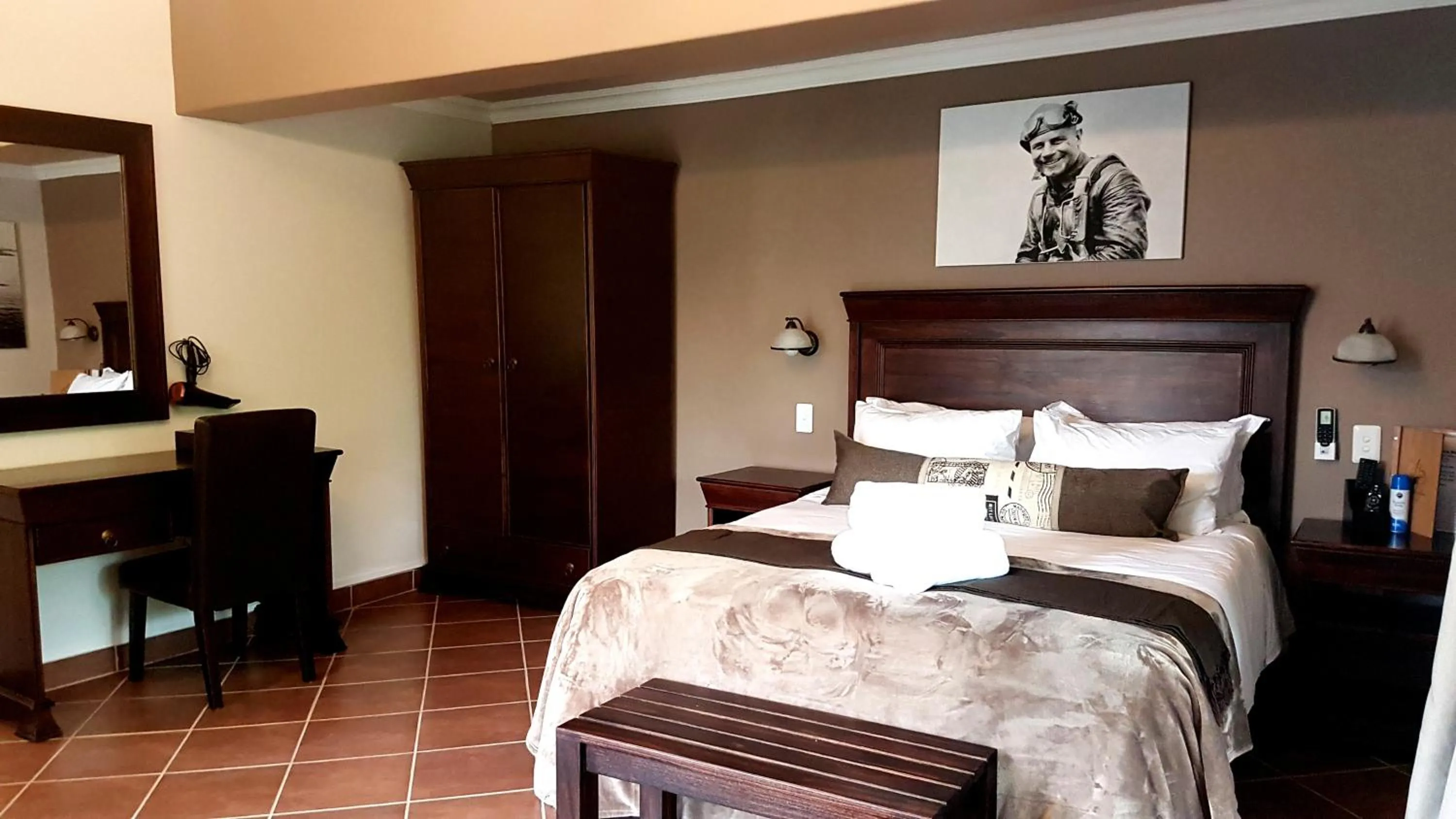 Bedroom, Bed in Barnstormers Rest