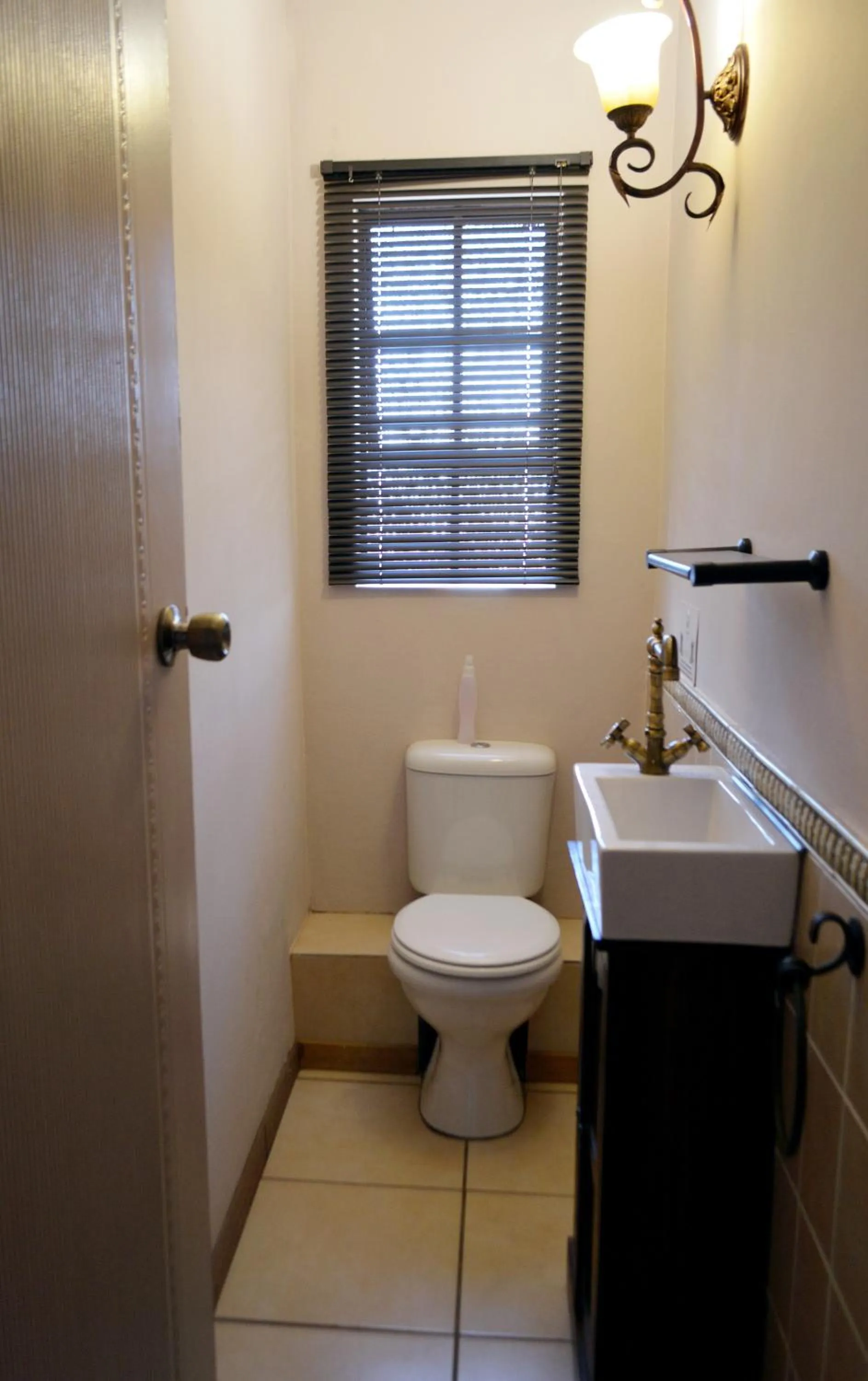 Bathroom in Barnstormers Rest