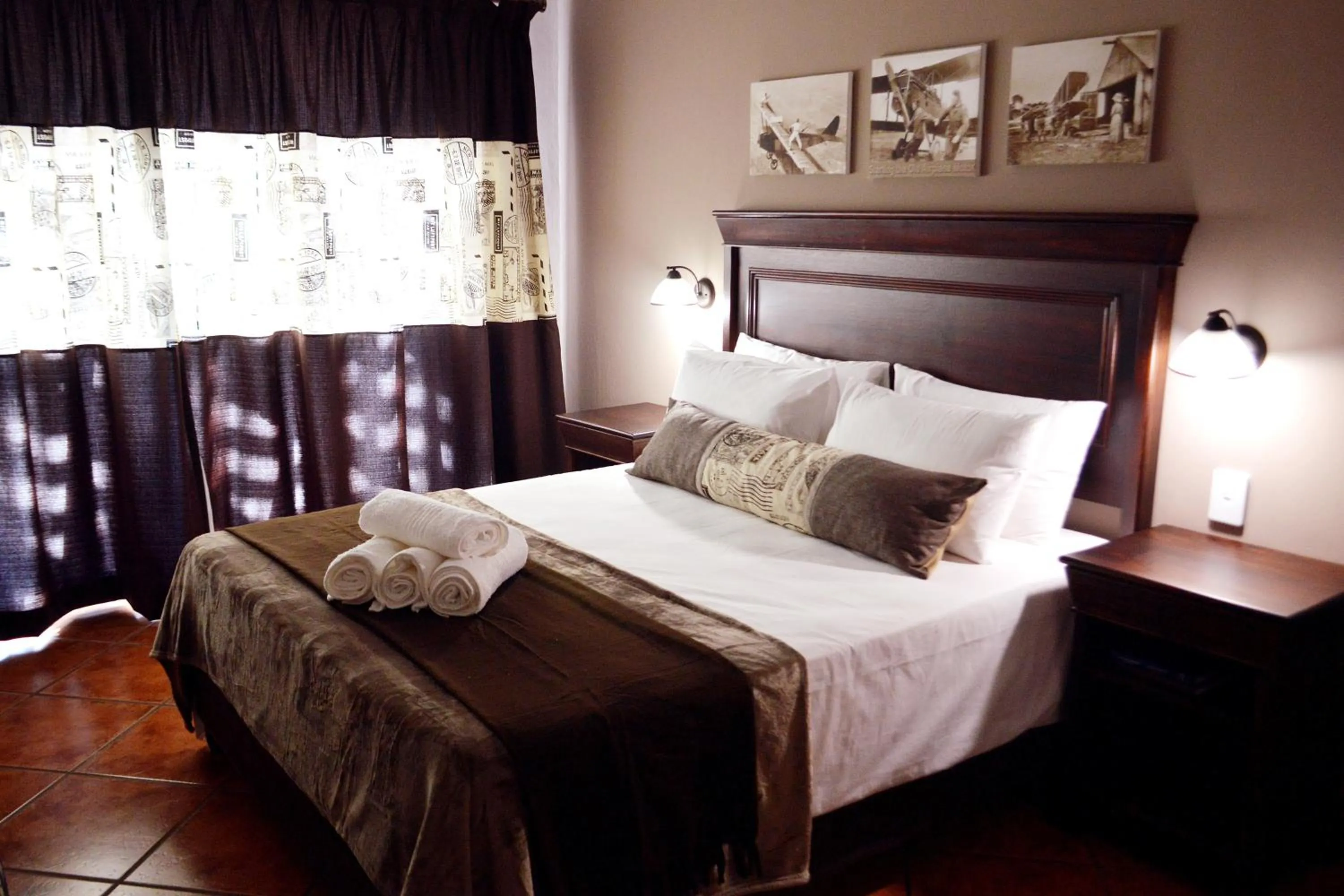 Day, Bed in Barnstormers Rest