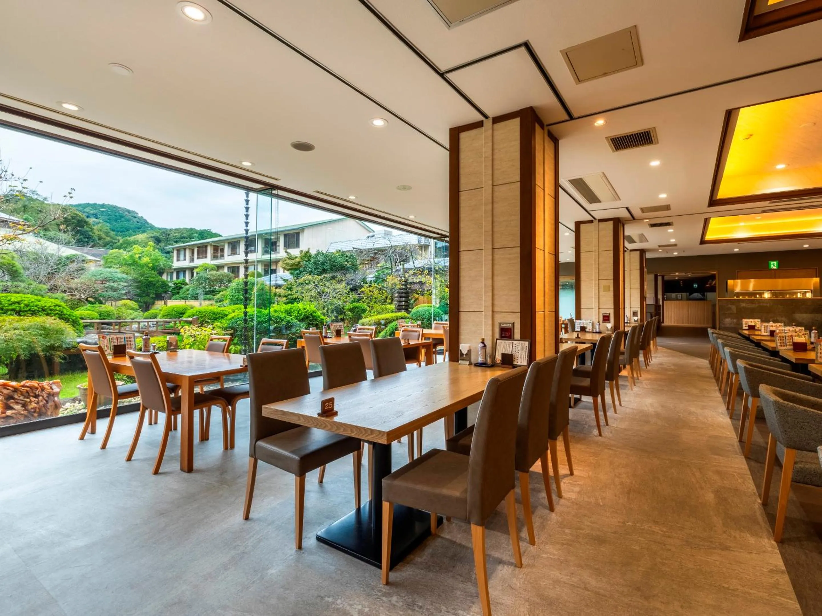 Restaurant/places to eat in Hotel Sunvalley Izunagaoka Main Building