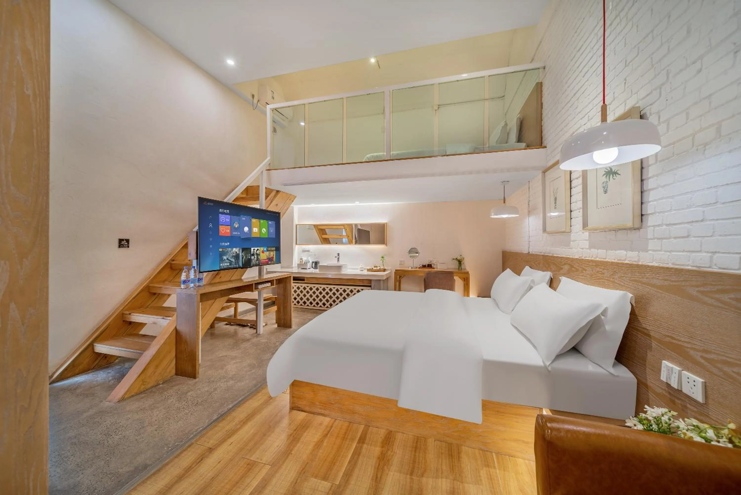 Photo of the whole room, Bed in Wuyu Hotel Chongqing Southwest University & Jialing Riverside