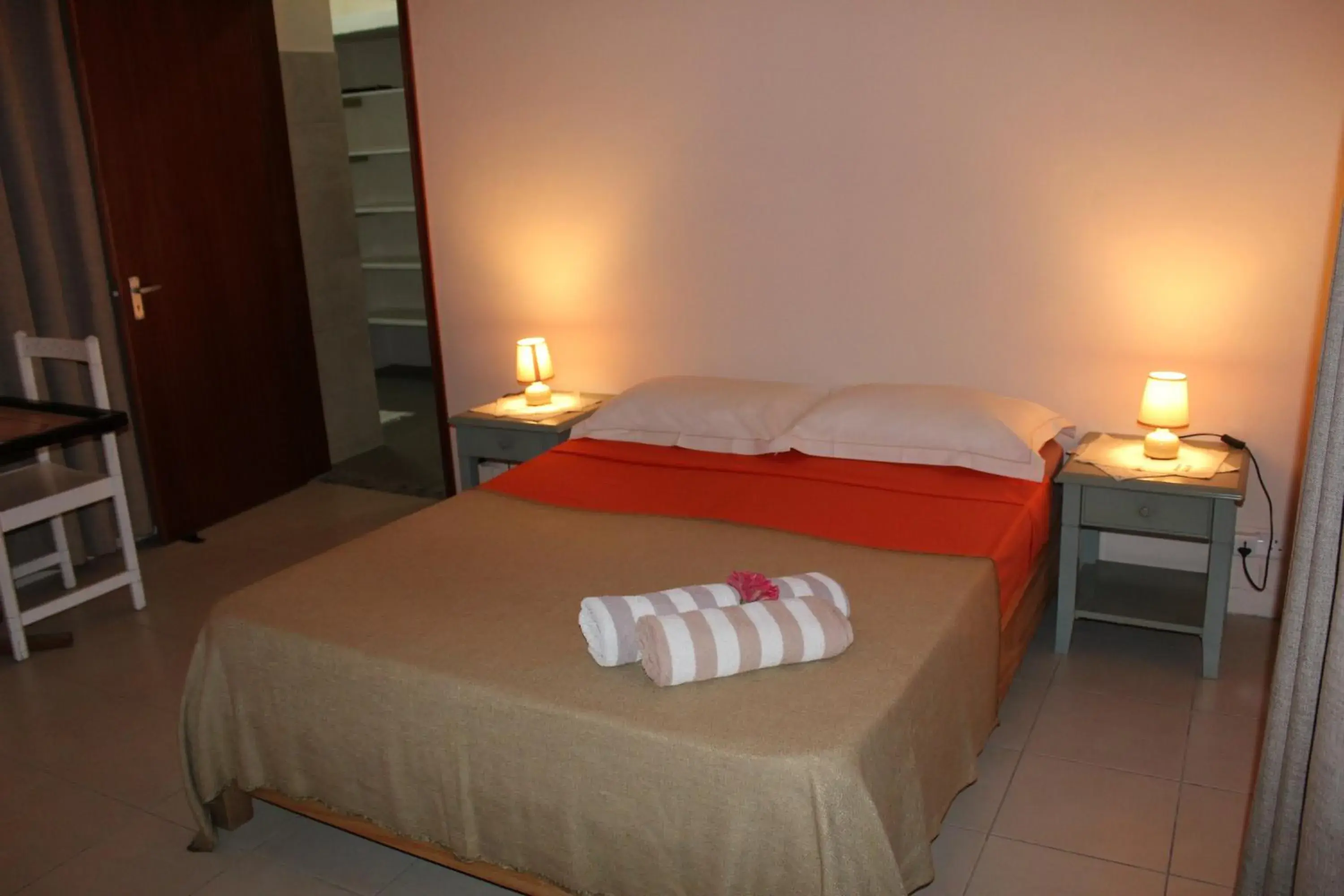 Triple Room in Gite des Acacias Triple Room in Gite des Acacias