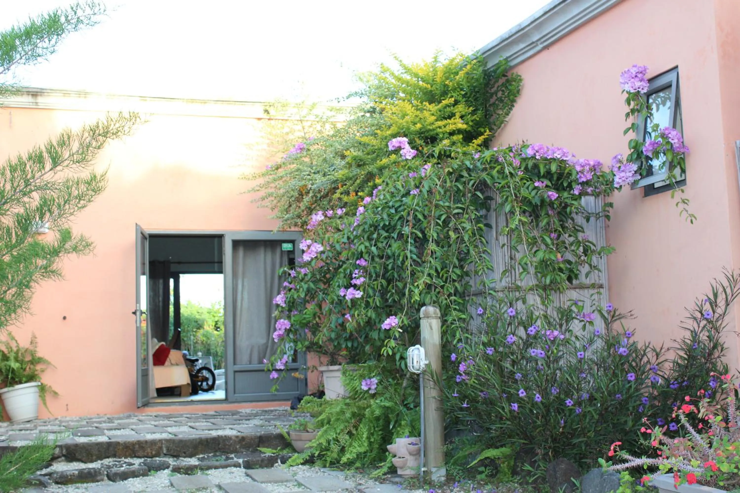 Facade/entrance in Gite des Acacias