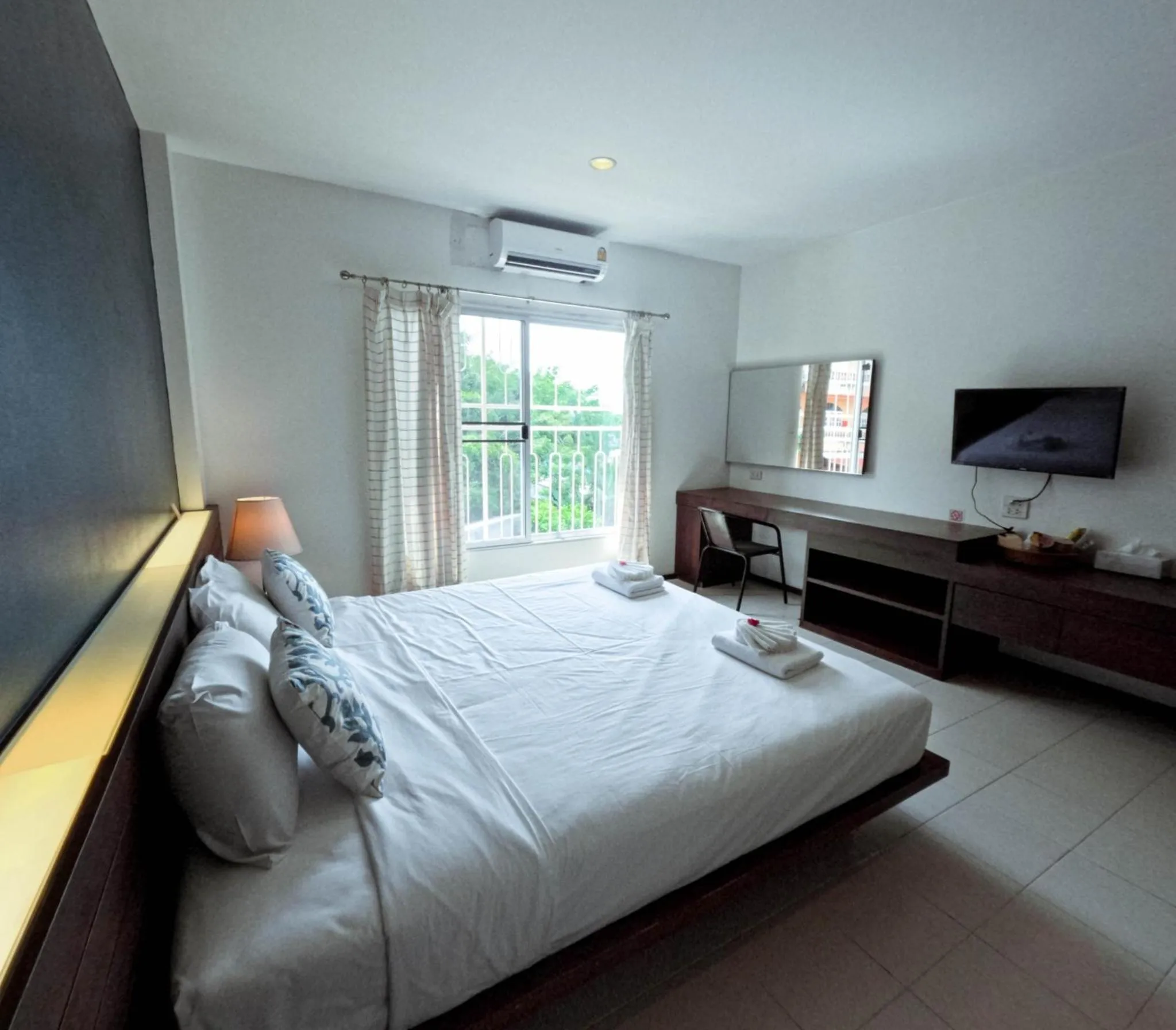 Photo of the whole room in Le Ranong Bistro Hotel