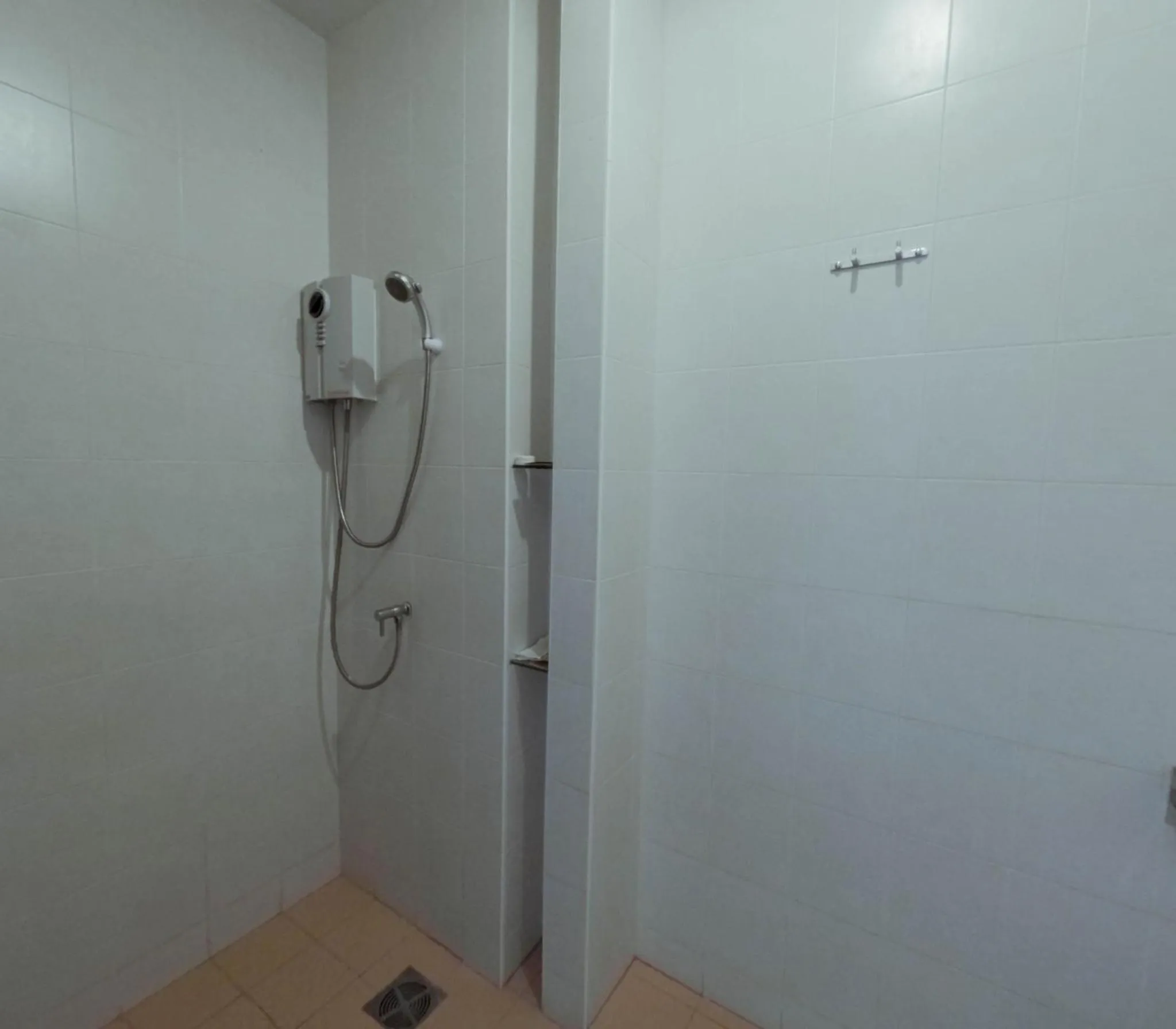 Bathroom in Le Ranong Bistro Hotel