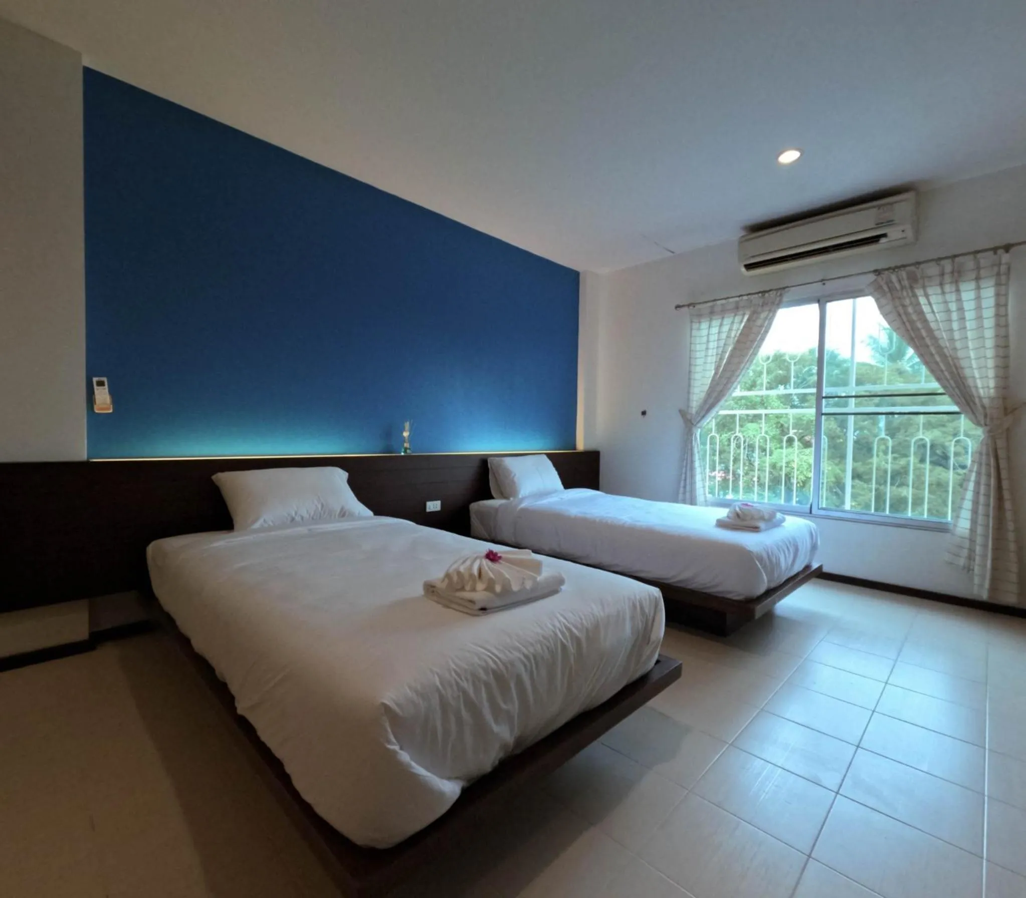 Photo of the whole room in Le Ranong Bistro Hotel