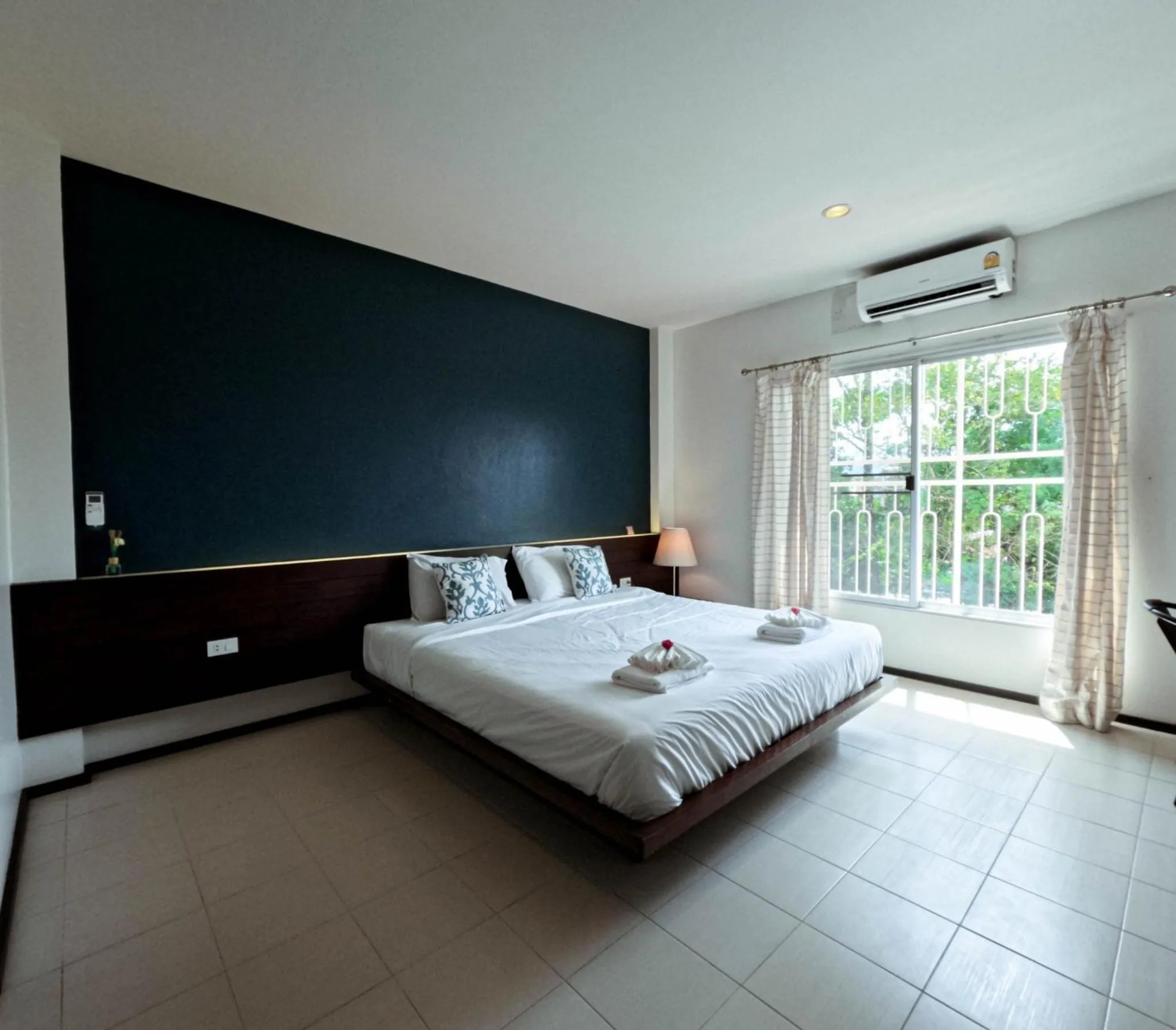 Photo of the whole room in Le Ranong Bistro Hotel